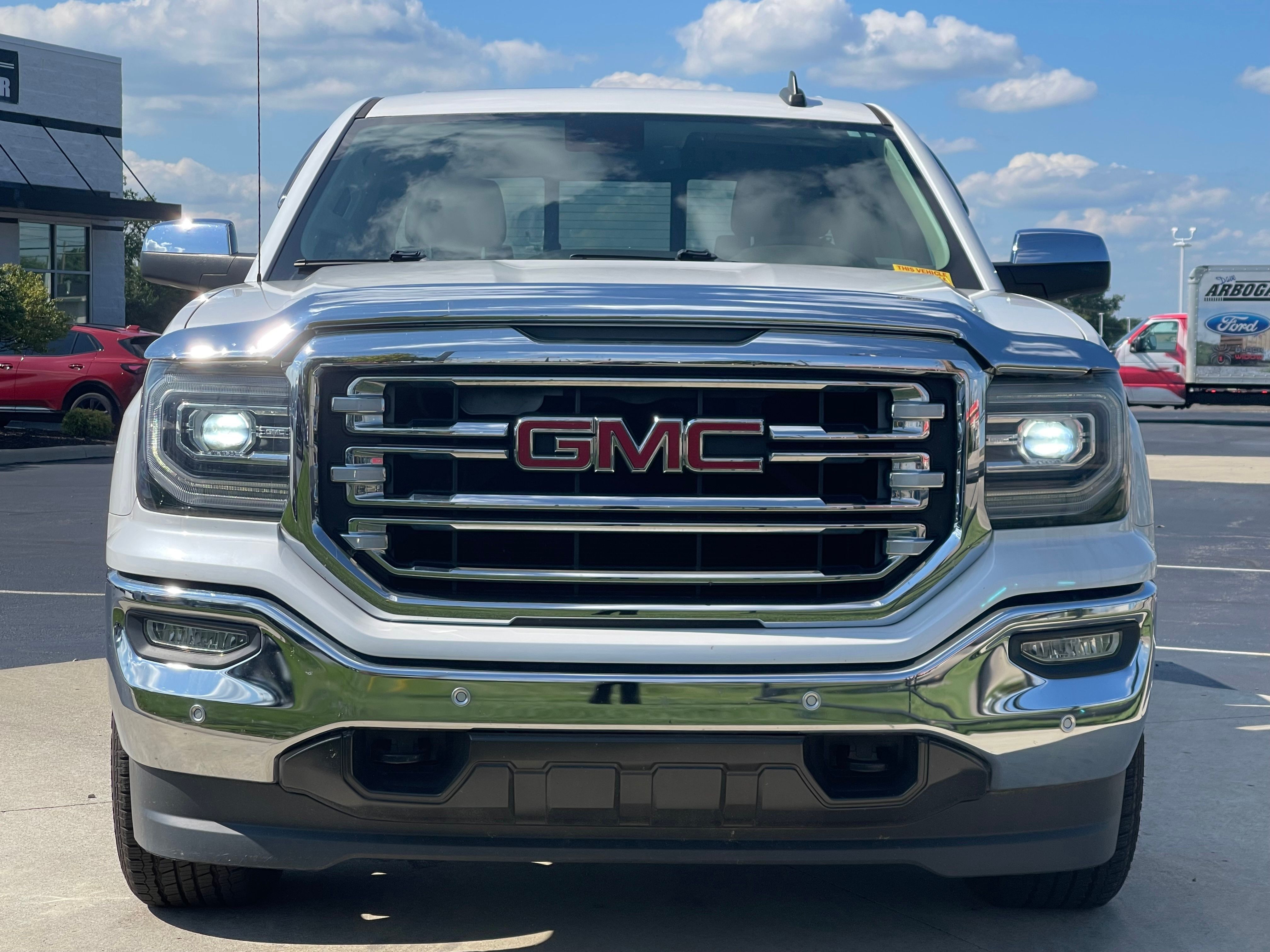 Used 2016 White Frost Tricoat GMC SLT image 2