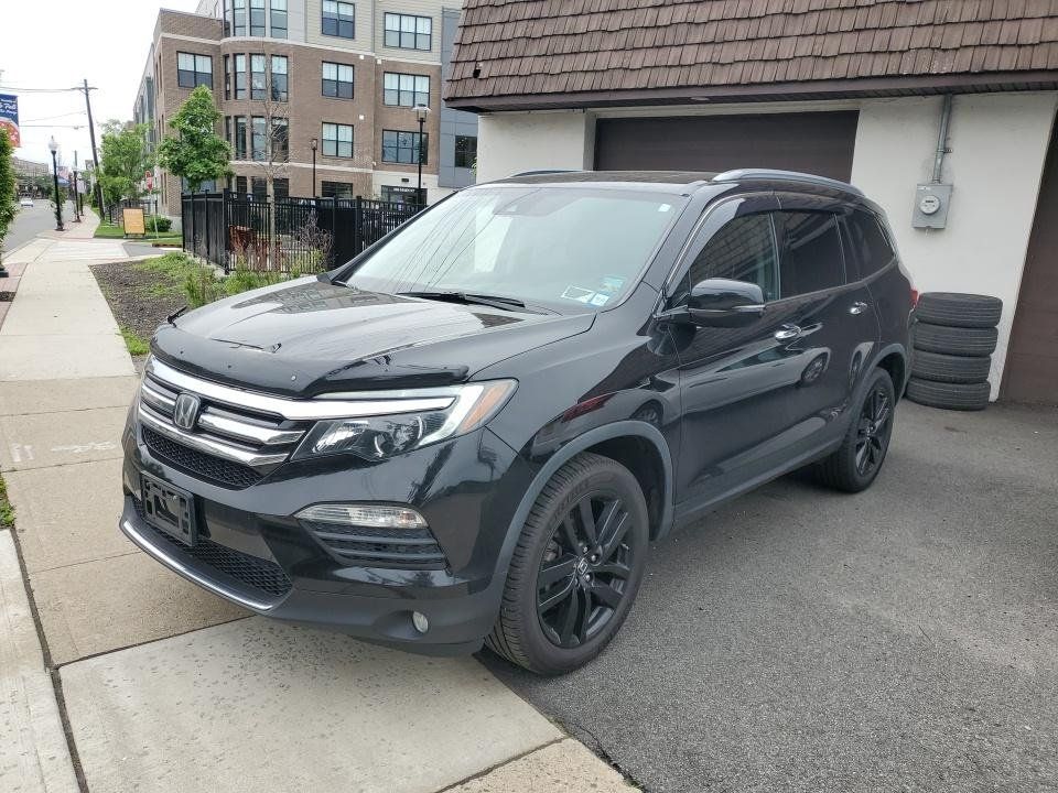 2017 Honda Pilot Elite photo