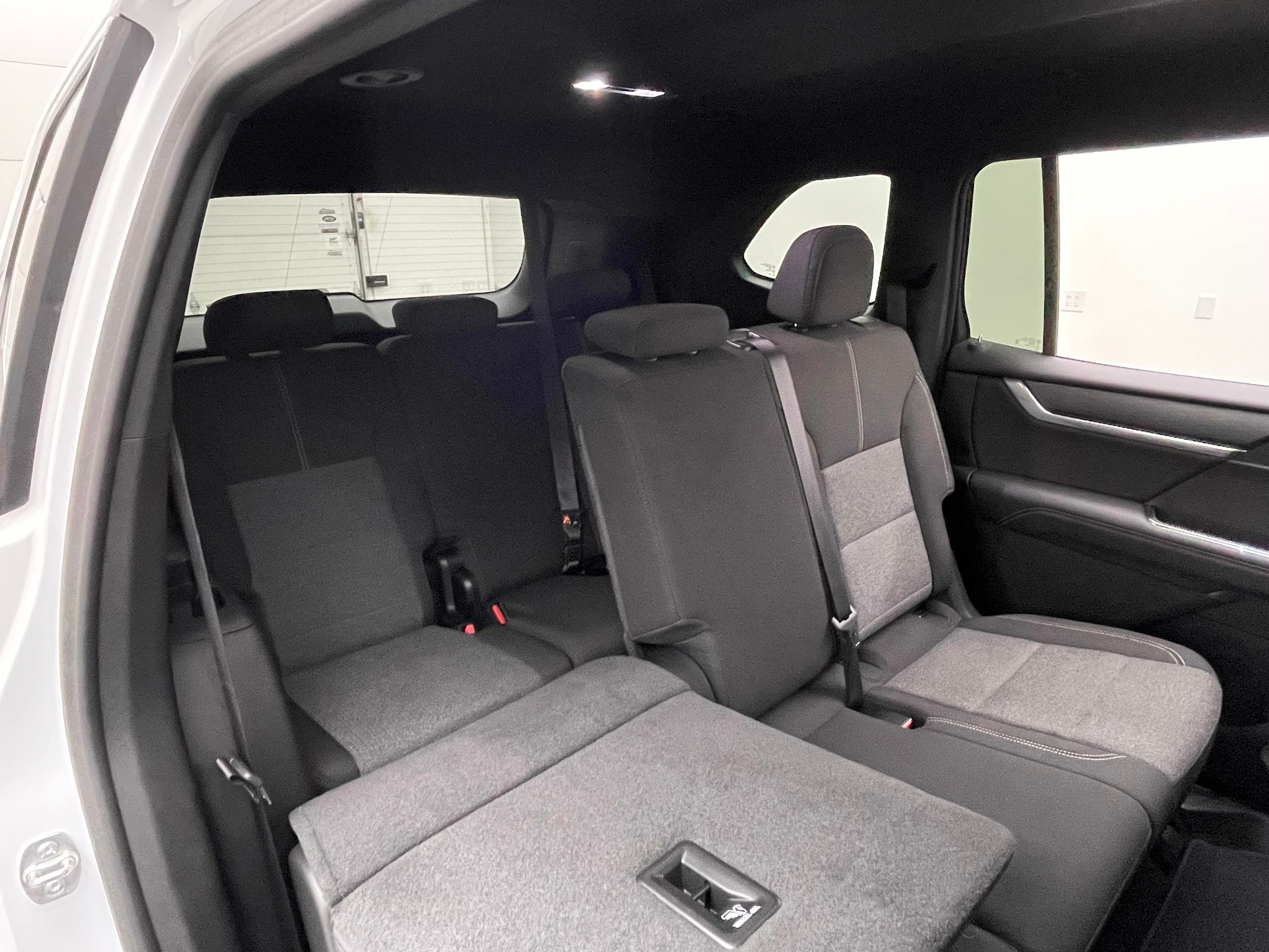 Used 2025 Summit White GMC Elevation image 38