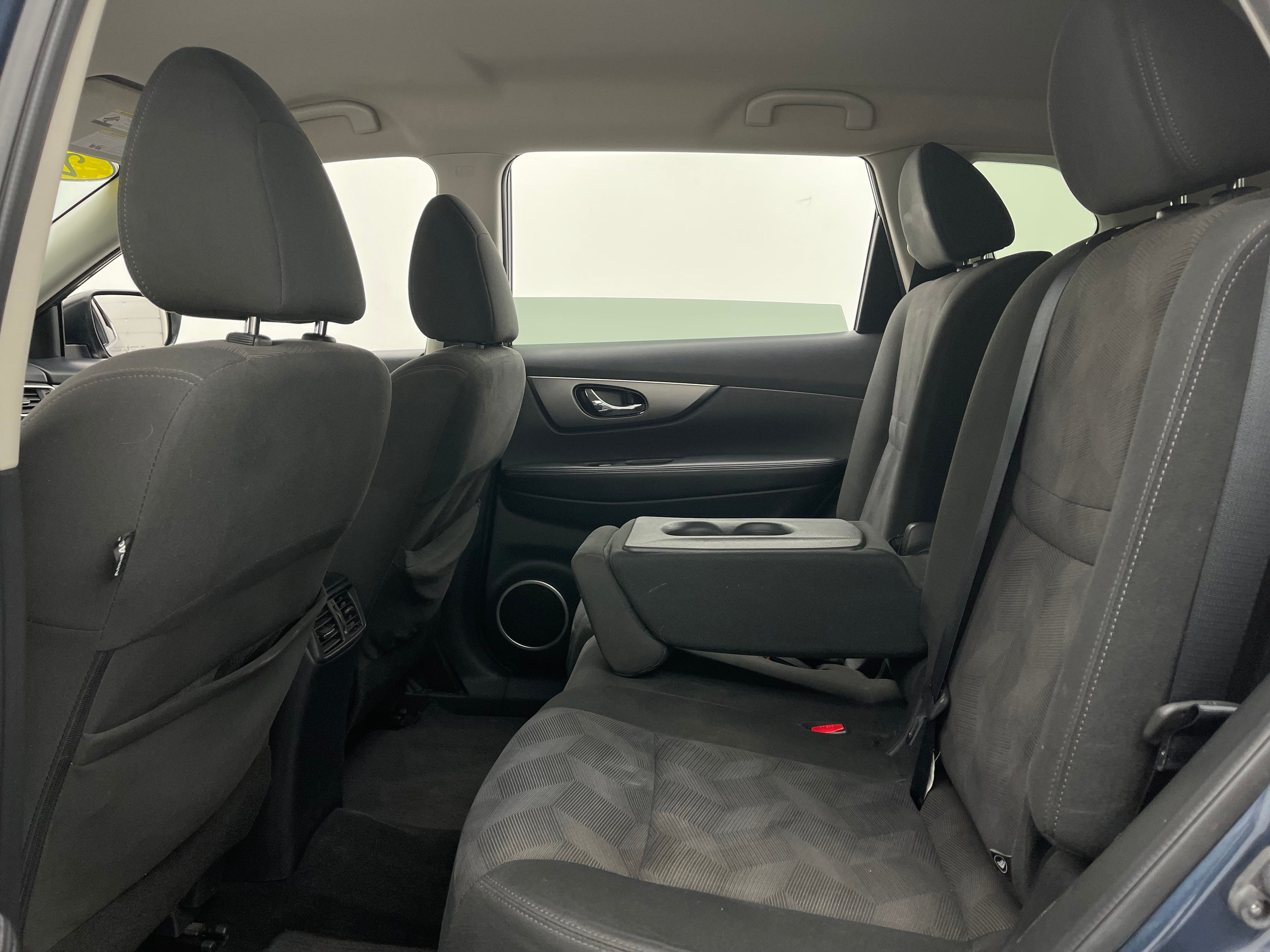 Used 2016 Arctic Blue Metallic Nissan SV image 36