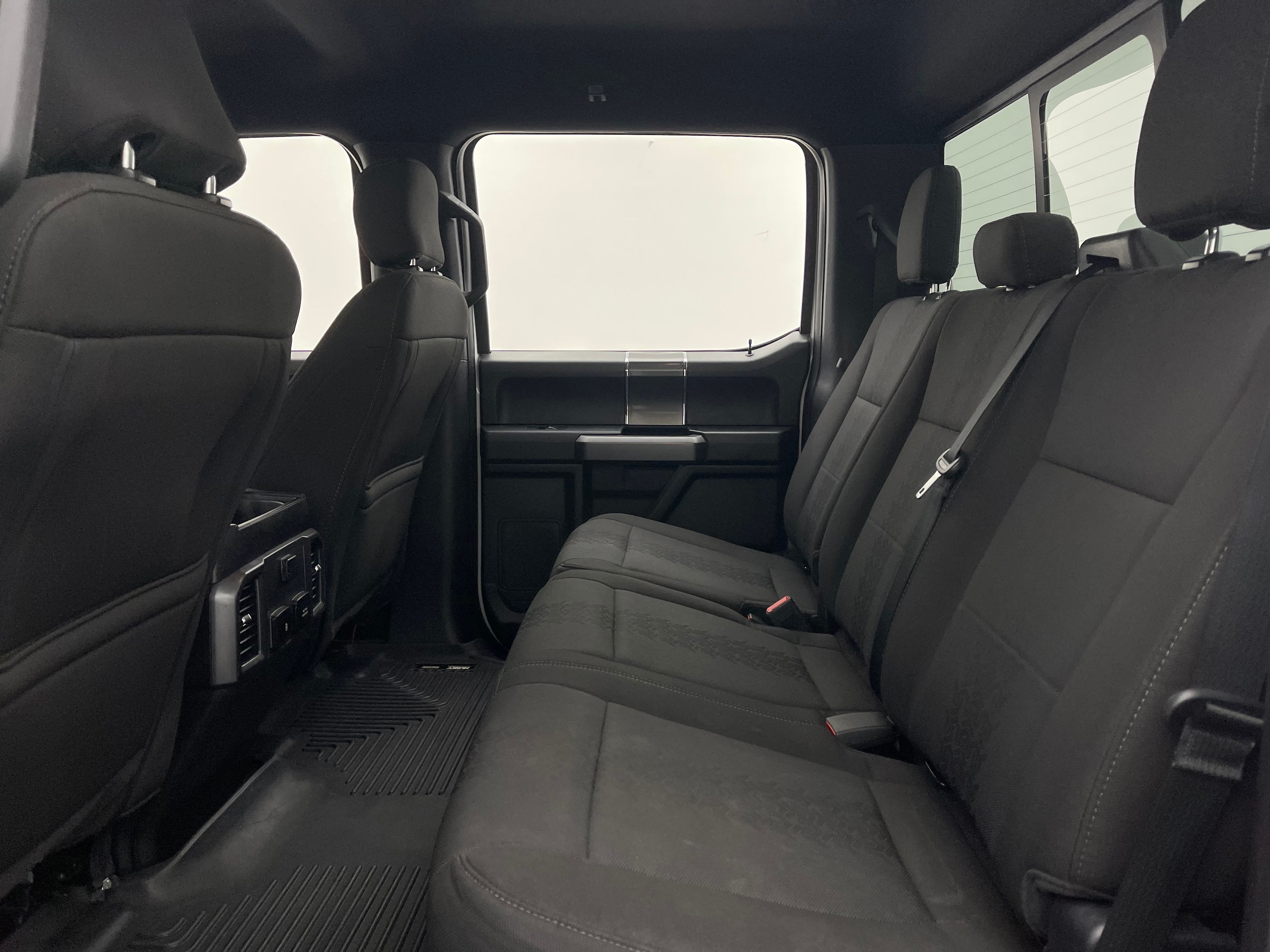 Used 2018 Oxford White Ford XLT image 33
