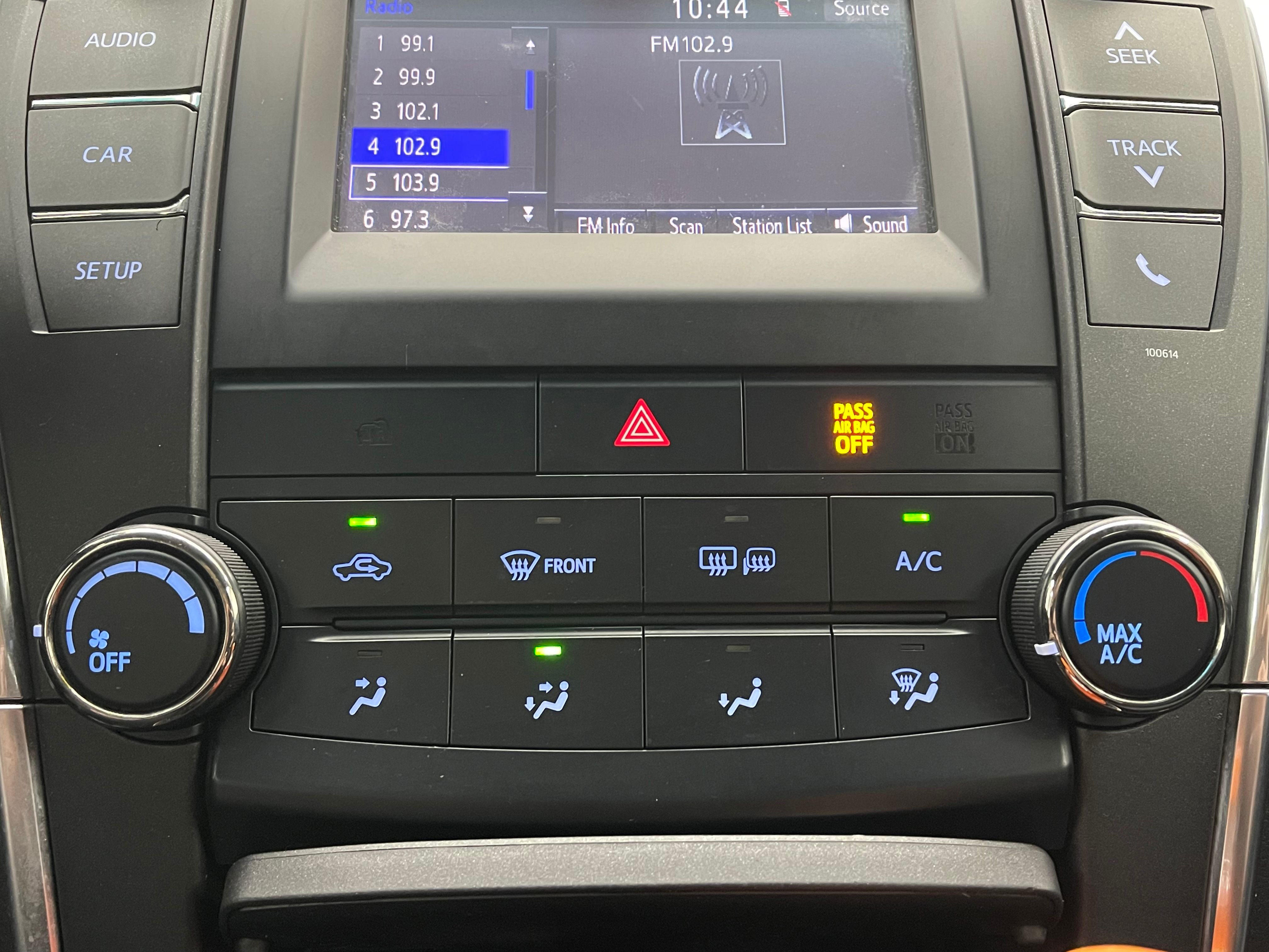 Used 2016 Super White Toyota SE image 23