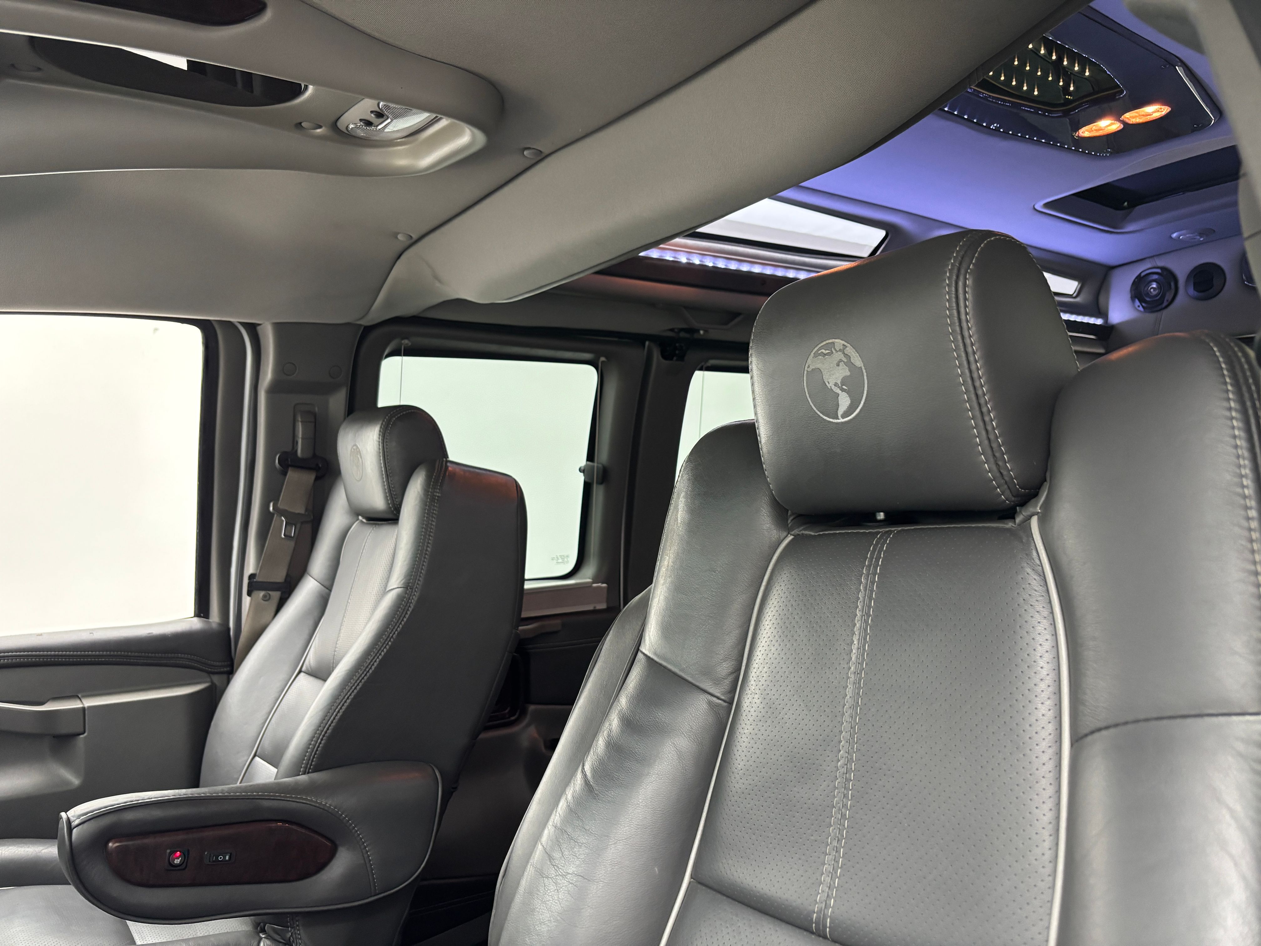 Used 2017 Silver Ice Metallic Chevrolet Explorer Limited SE image 21