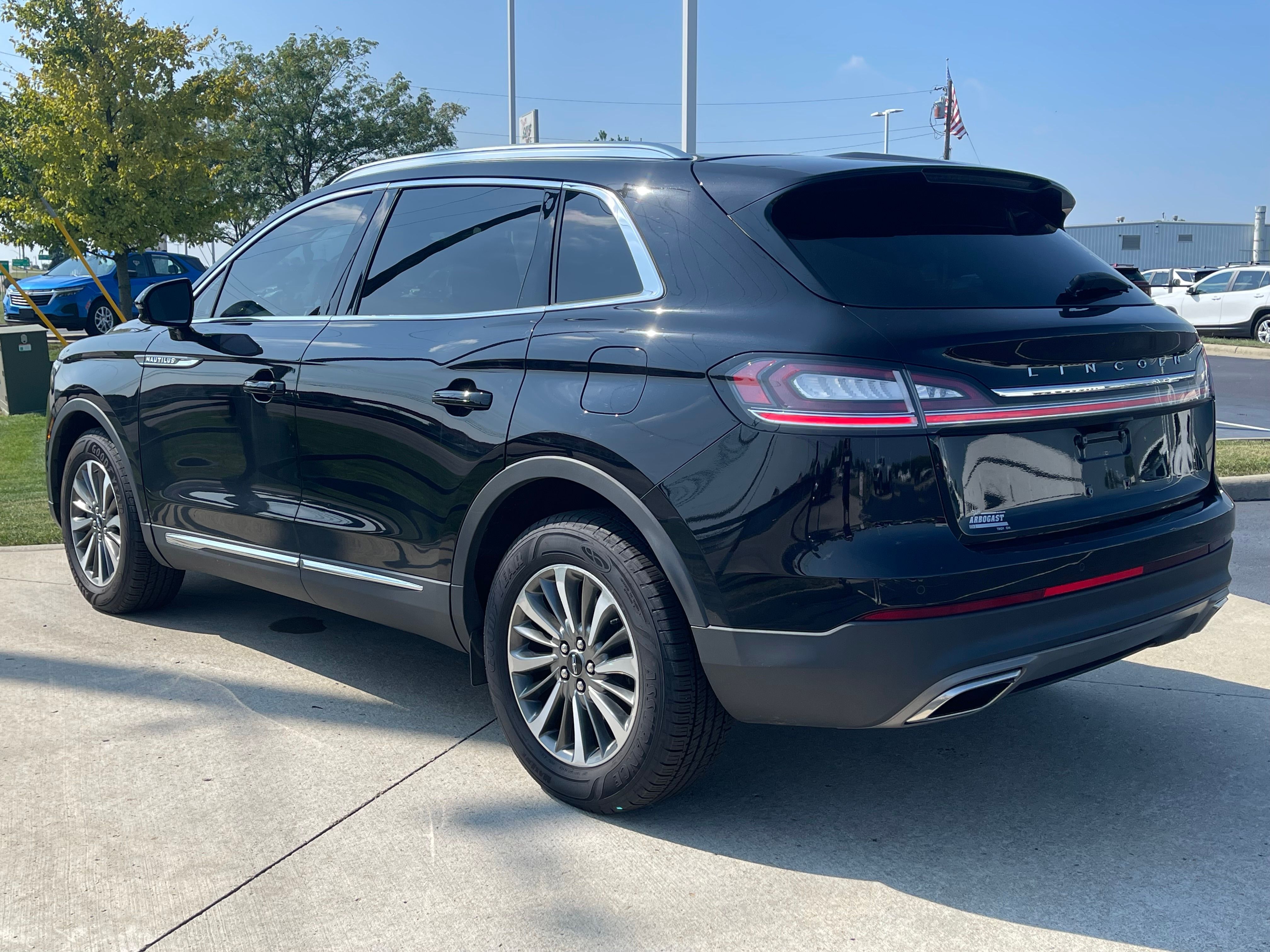 Used 2022 Infinite Black Metallic Clearcoat Lincoln Reserve image 5
