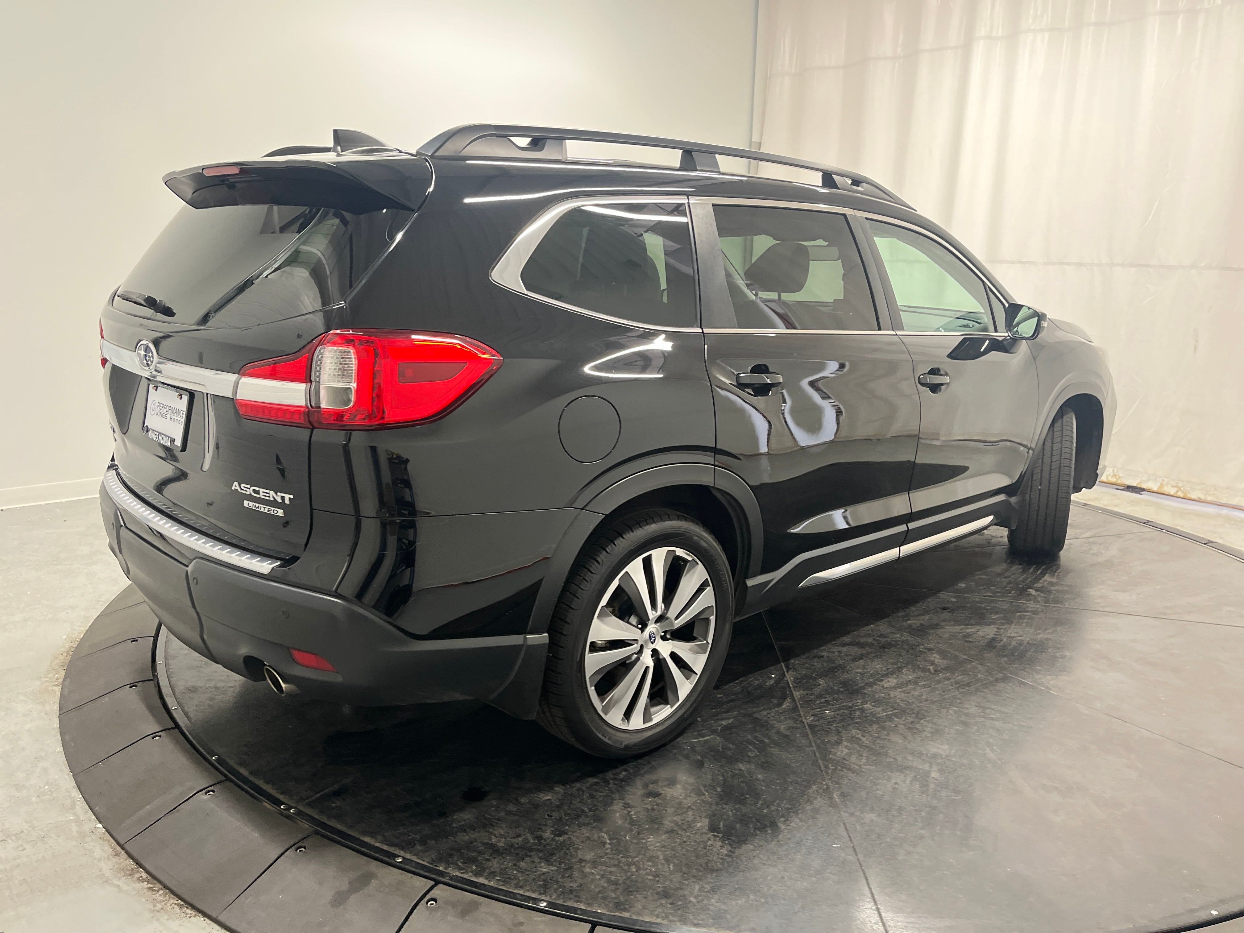 2022 Subaru Ascent Limited photo