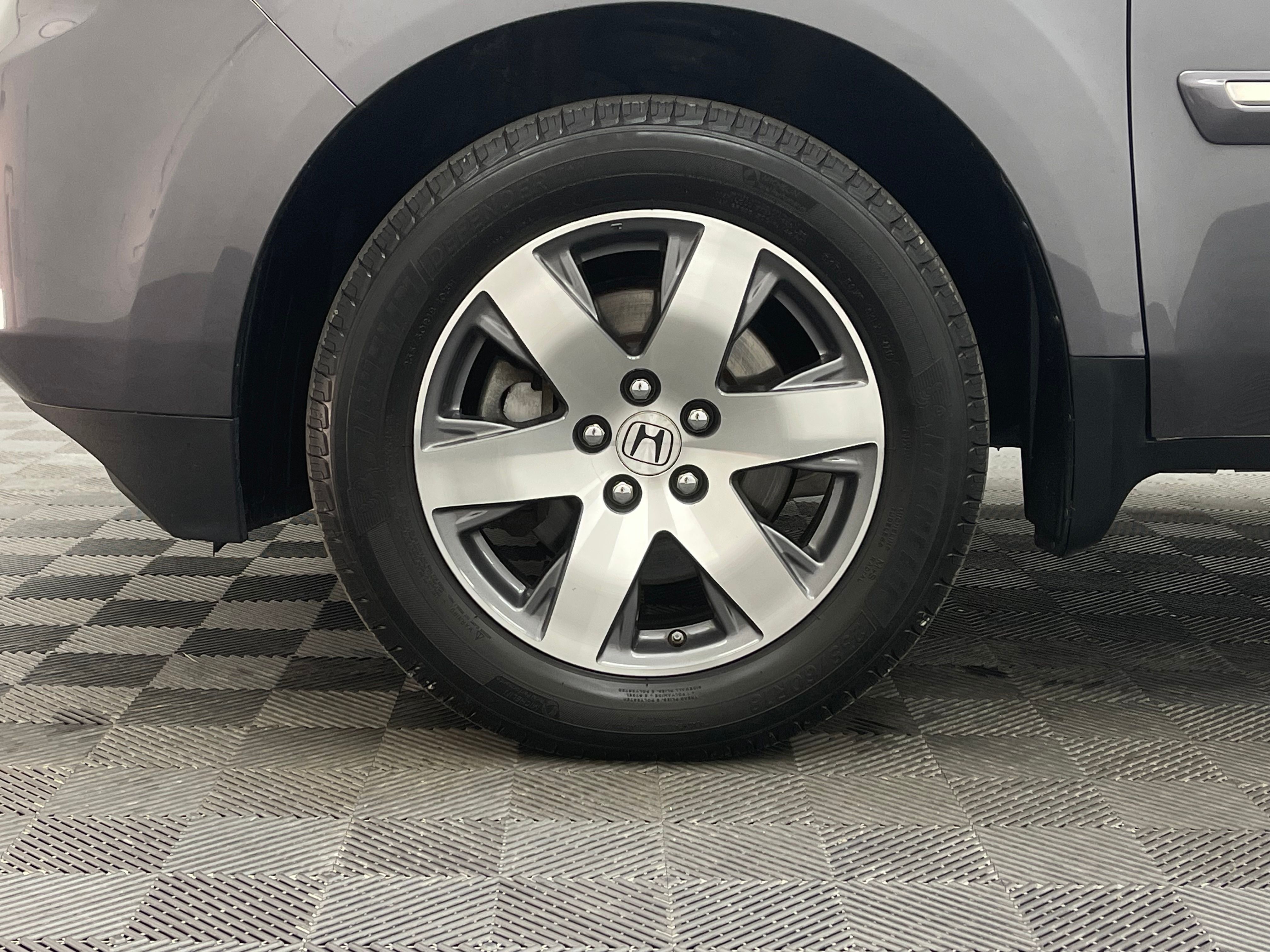 Used 2015 Modern Steel Metallic Honda Touring image 16