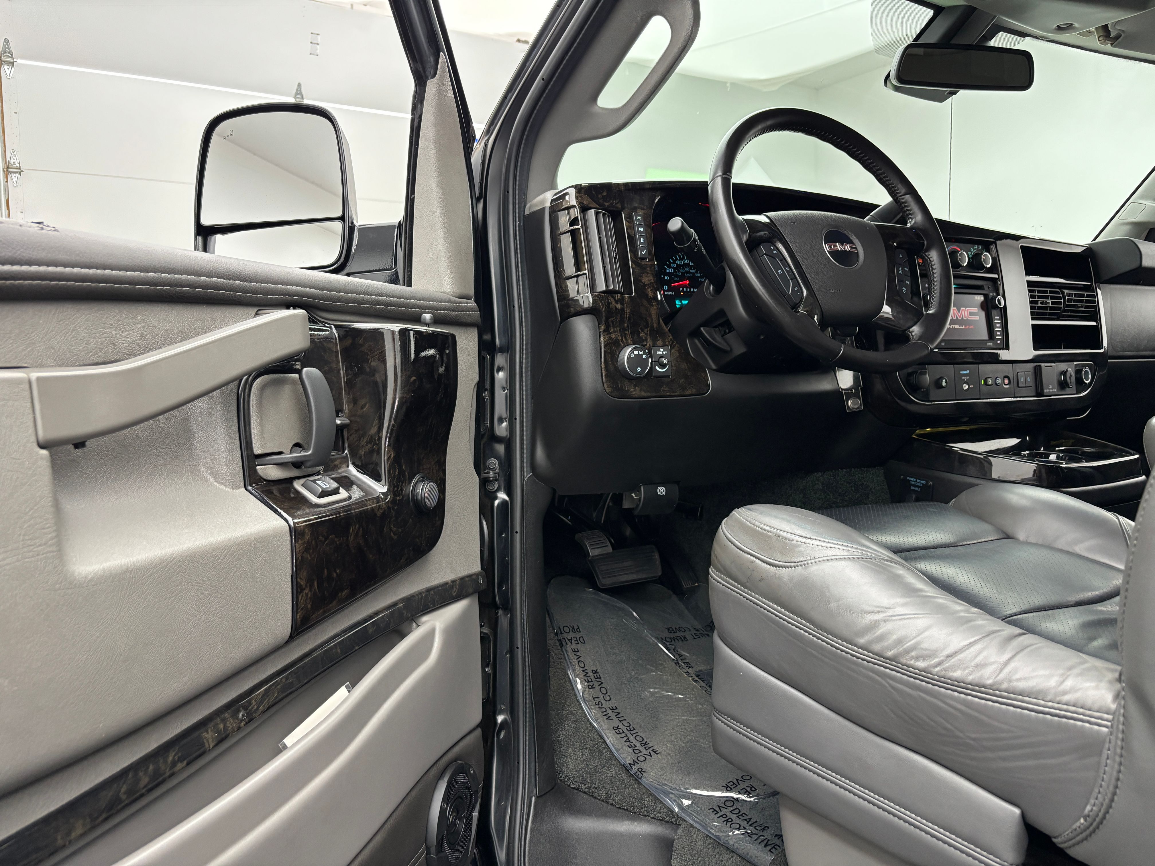 Used 2020 Onyx Black GMC Explorer Limited SE image 17