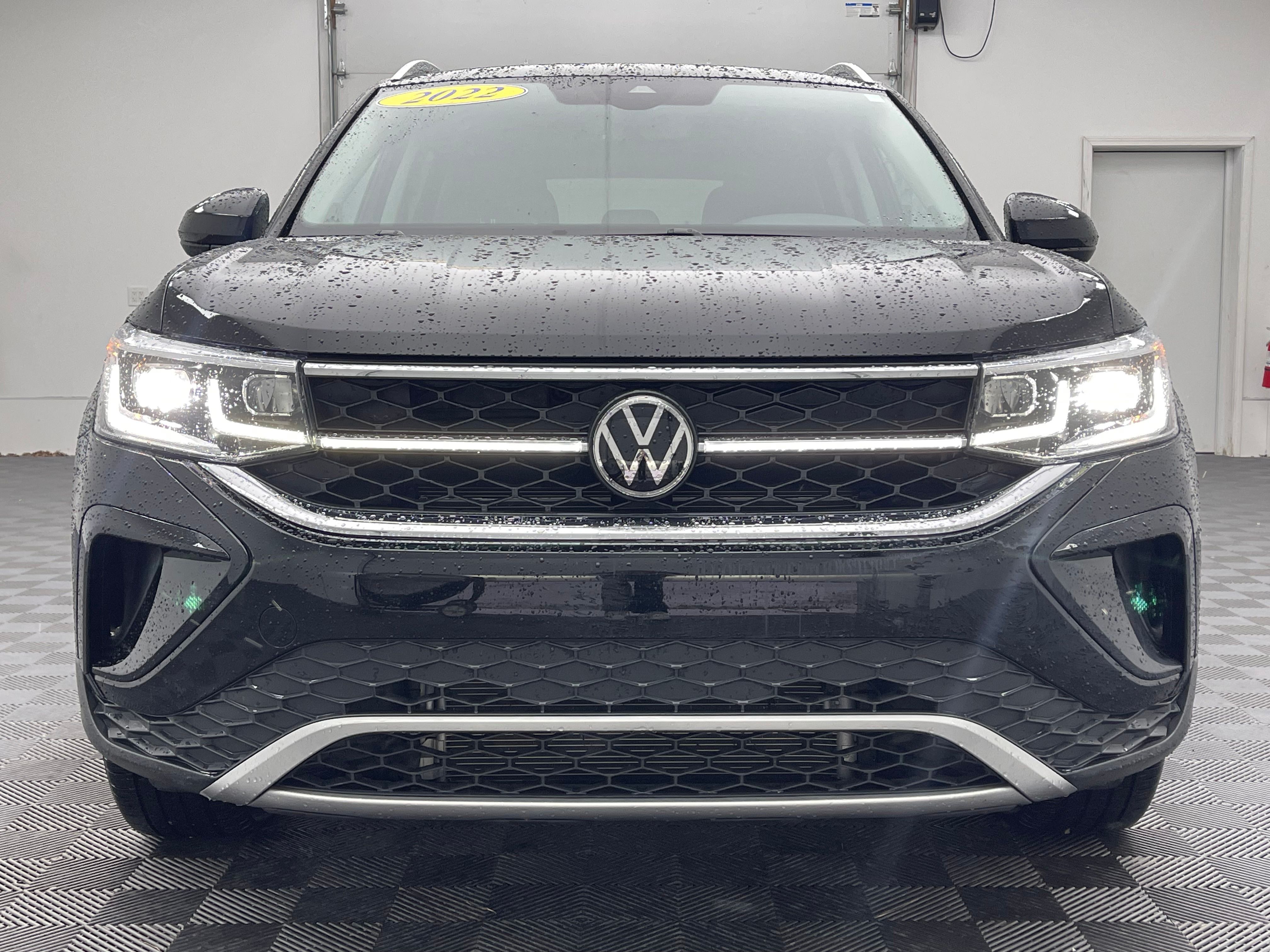 Used 2022 Deep Black Pearl Volkswagen 1.5T SEL image 13
