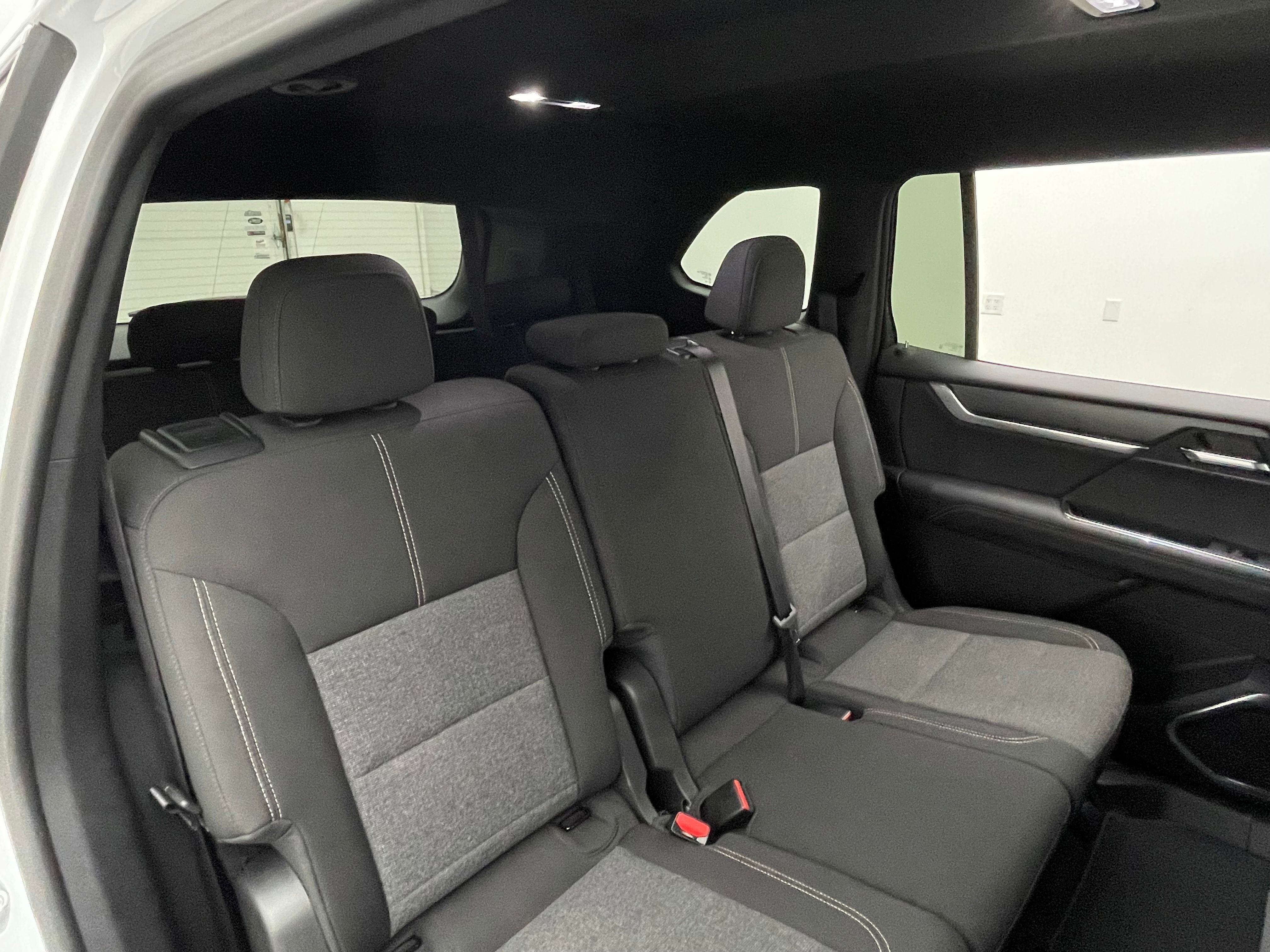 Used 2025 Summit White GMC Elevation image 37