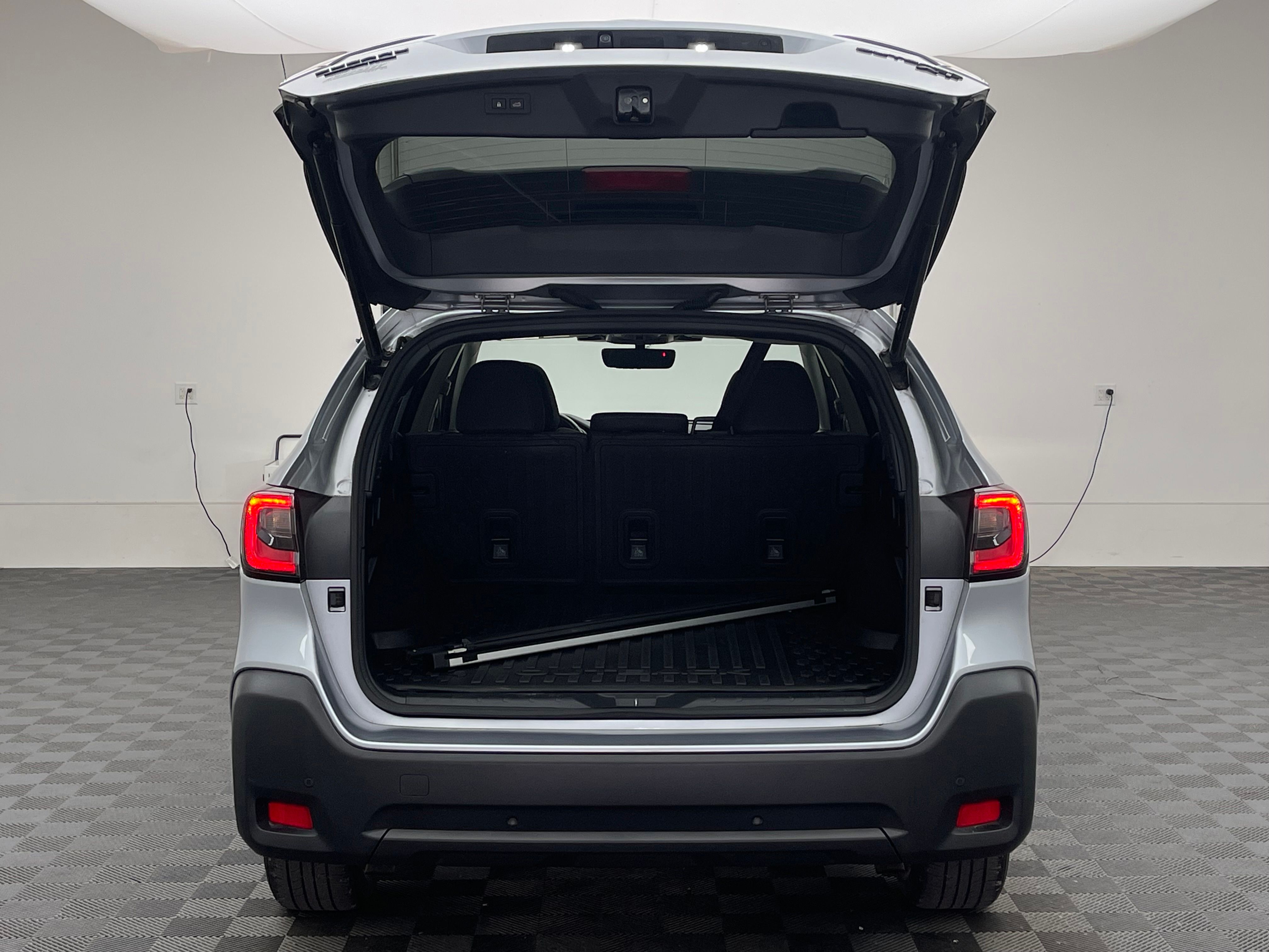Used 2023 Ice Silver Metallic Subaru Onyx Edition XT image 11