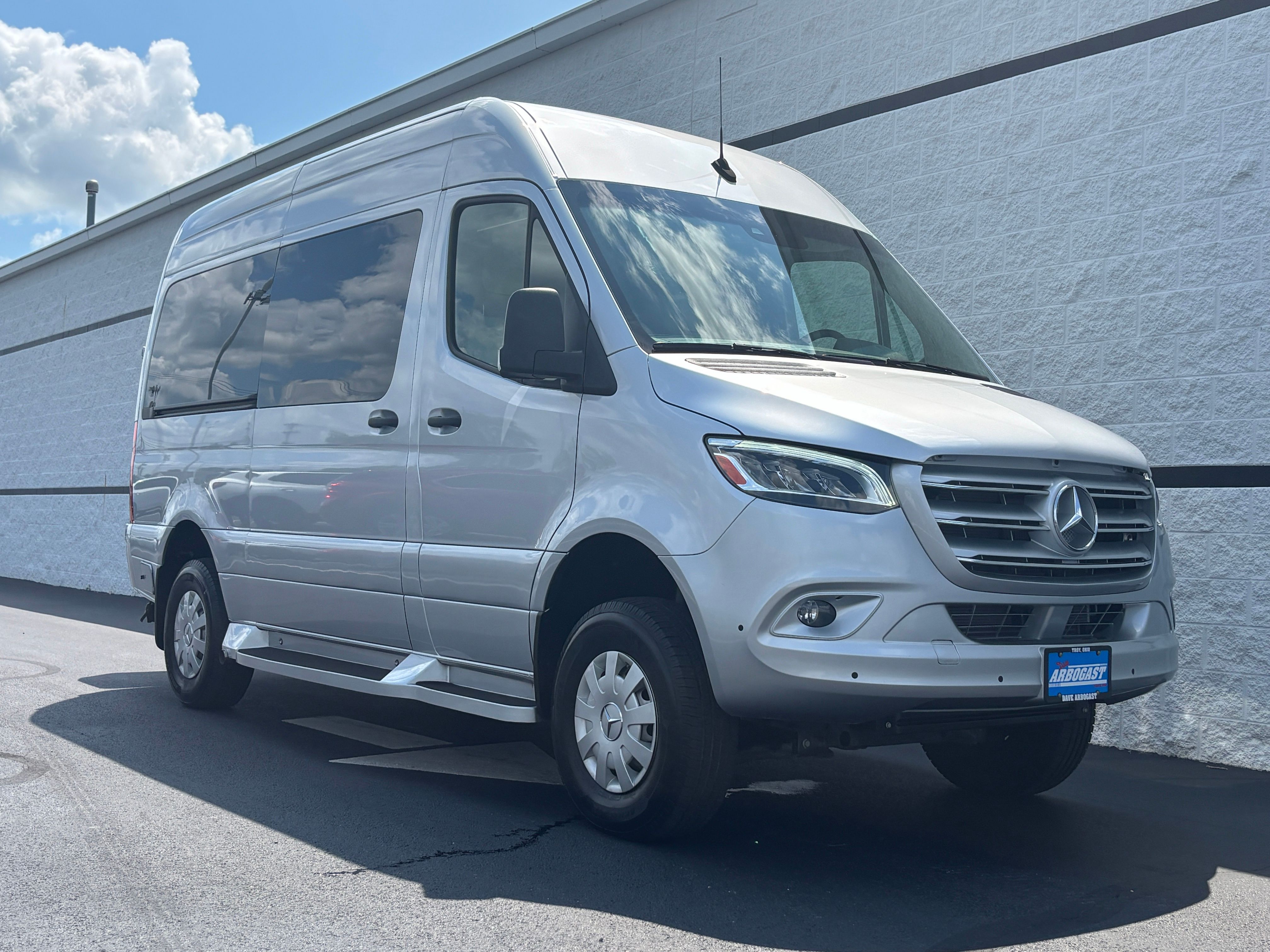 Used 2021 Silver Mercedes-Benz Midwest Luxe Cruiser image 3