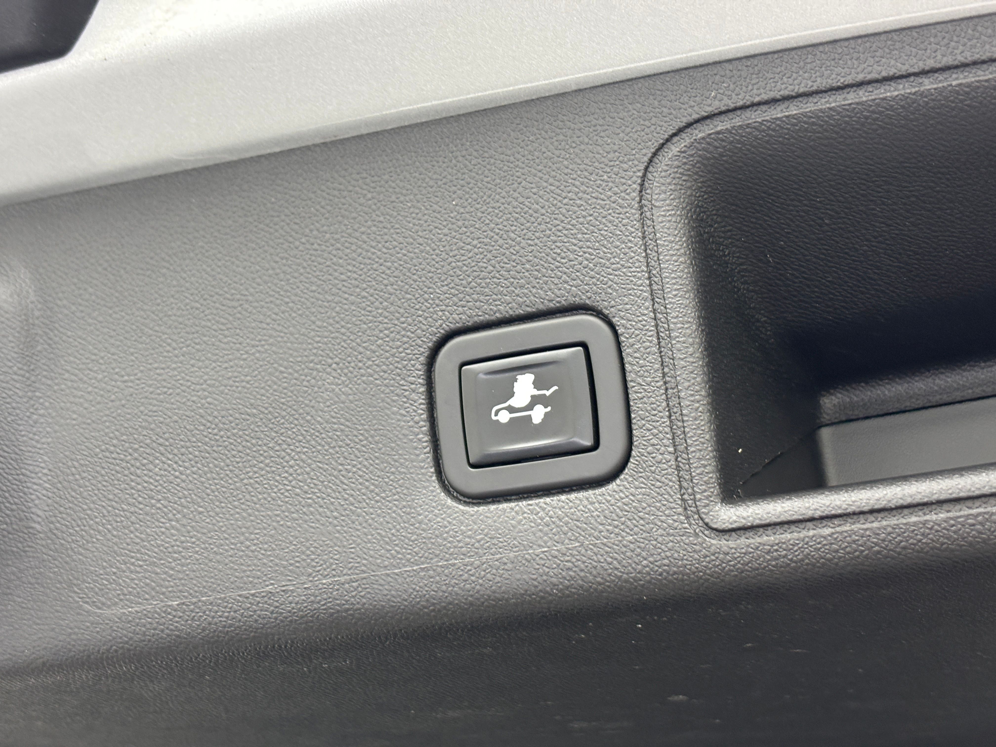 Used 2021 Quicksilver Metallic GMC SLE image 9
