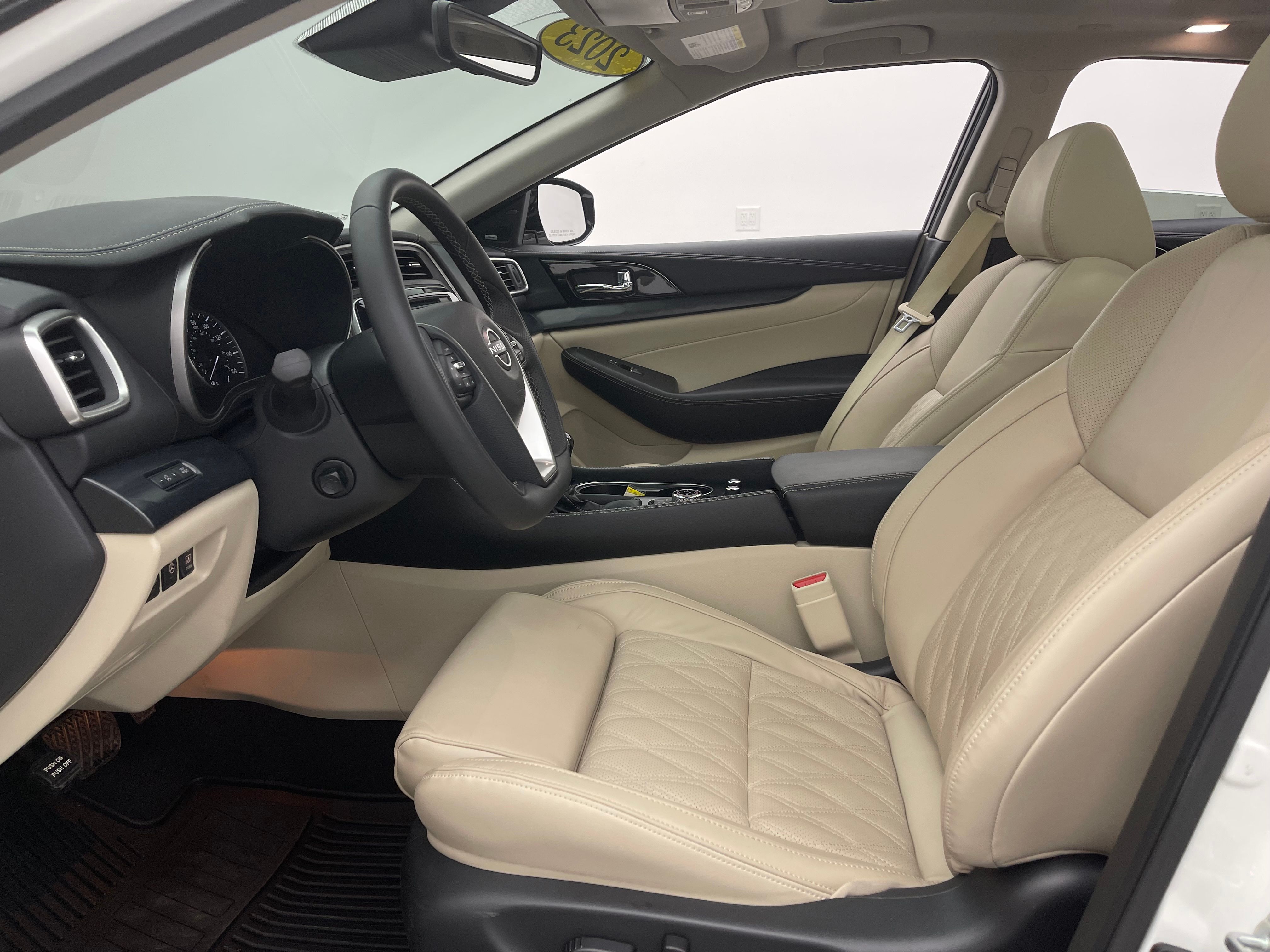 Used 2023 Pearl White Tricoat Nissan Platinum image 18