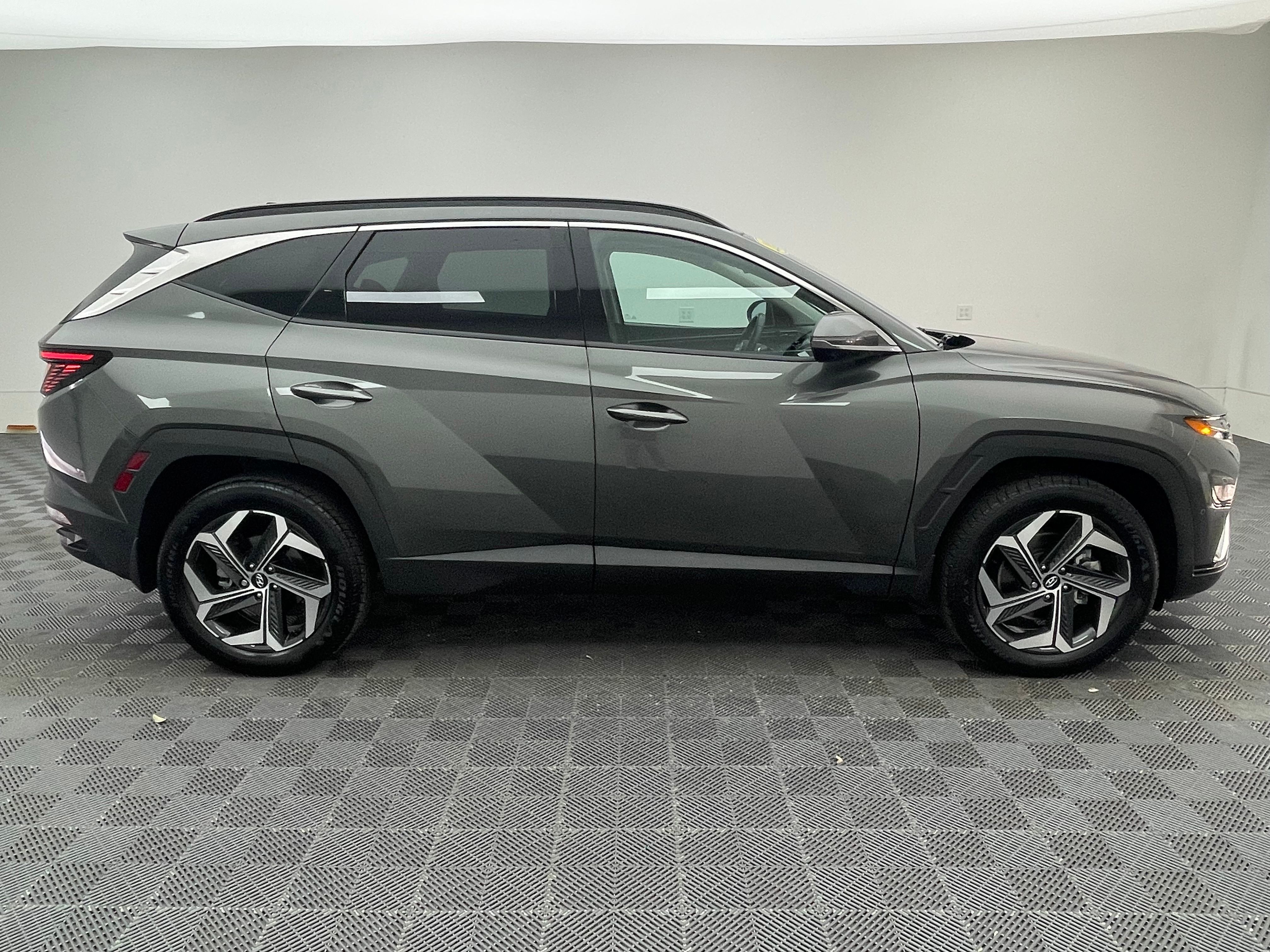 Used 2023 Amazon Gray Hyundai Limited image 7