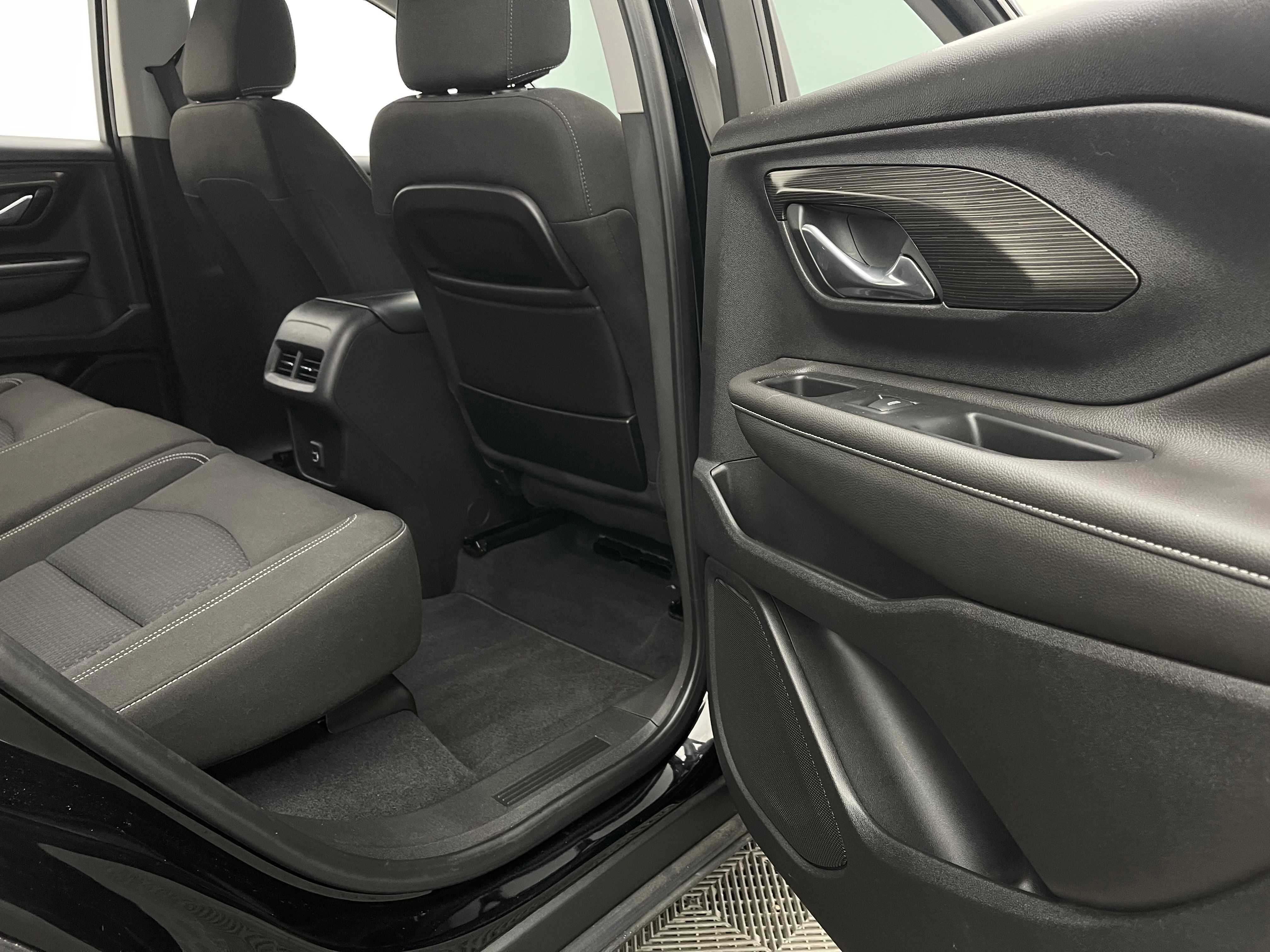 Used 2022 Ebony Twilight Metallic GMC SLE image 32