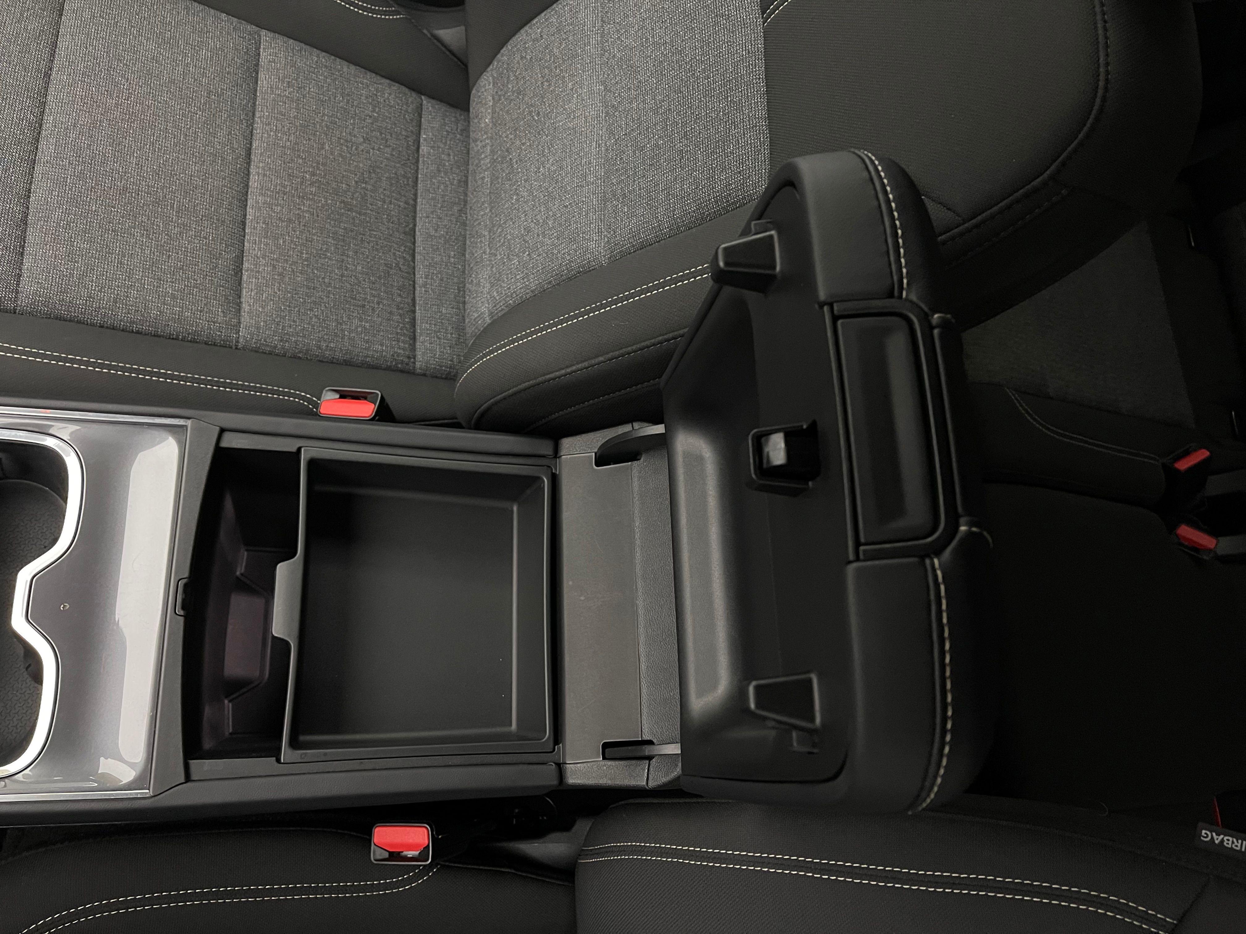 Used 2025 Summit White GMC Elevation image 30
