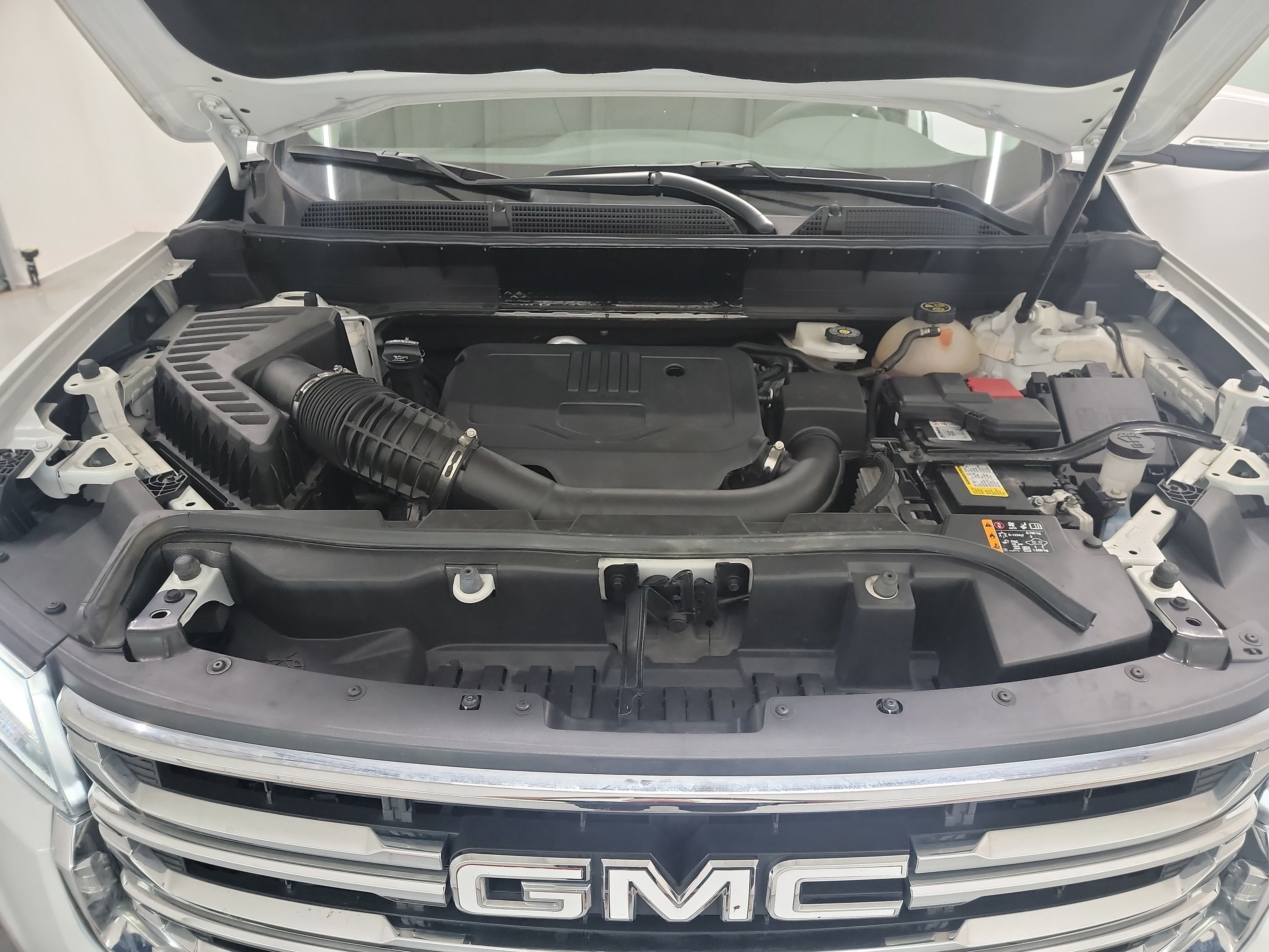 2022 GMC Acadia SLE photo