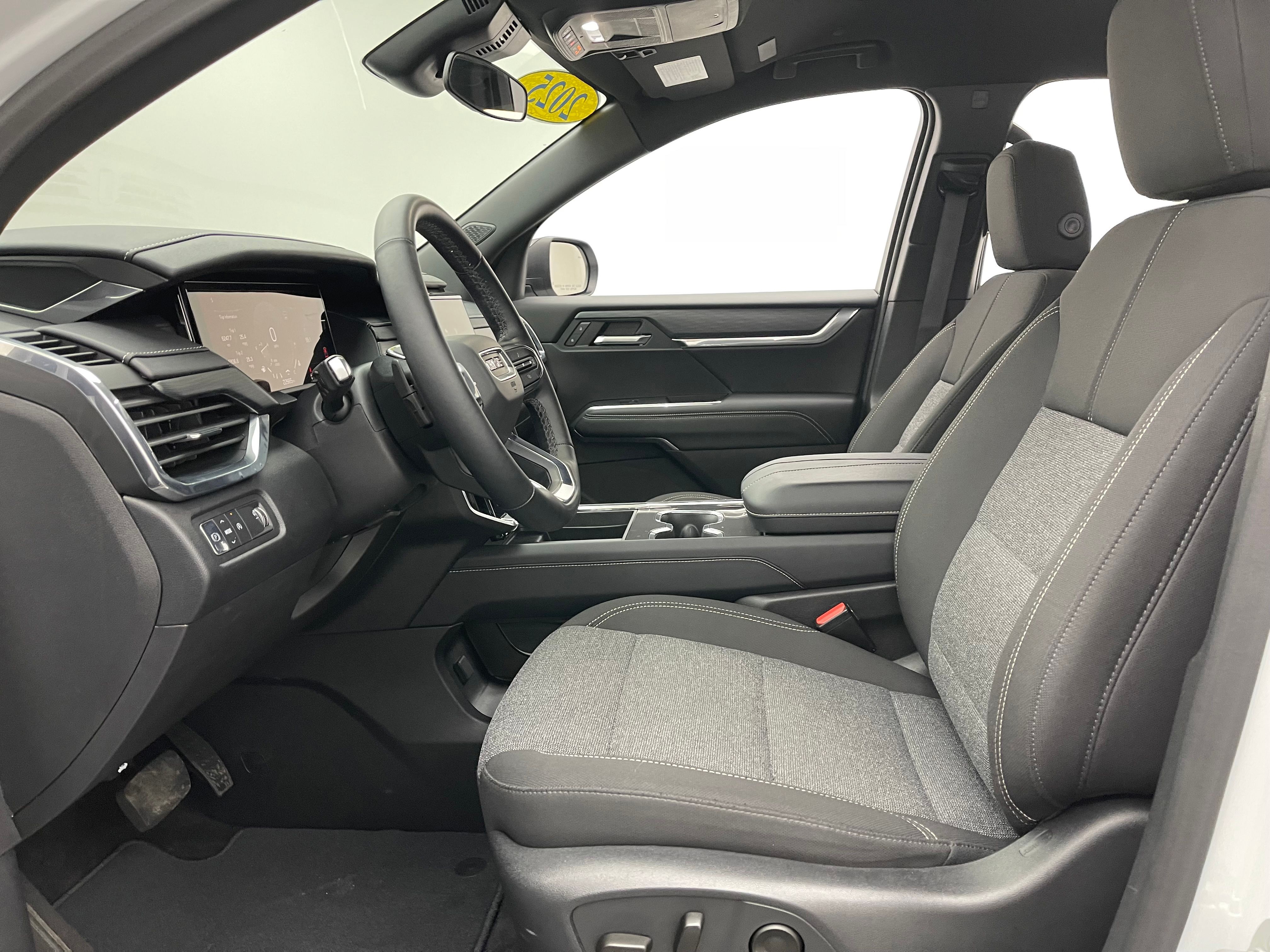 Used 2025 Summit White GMC Elevation image 17