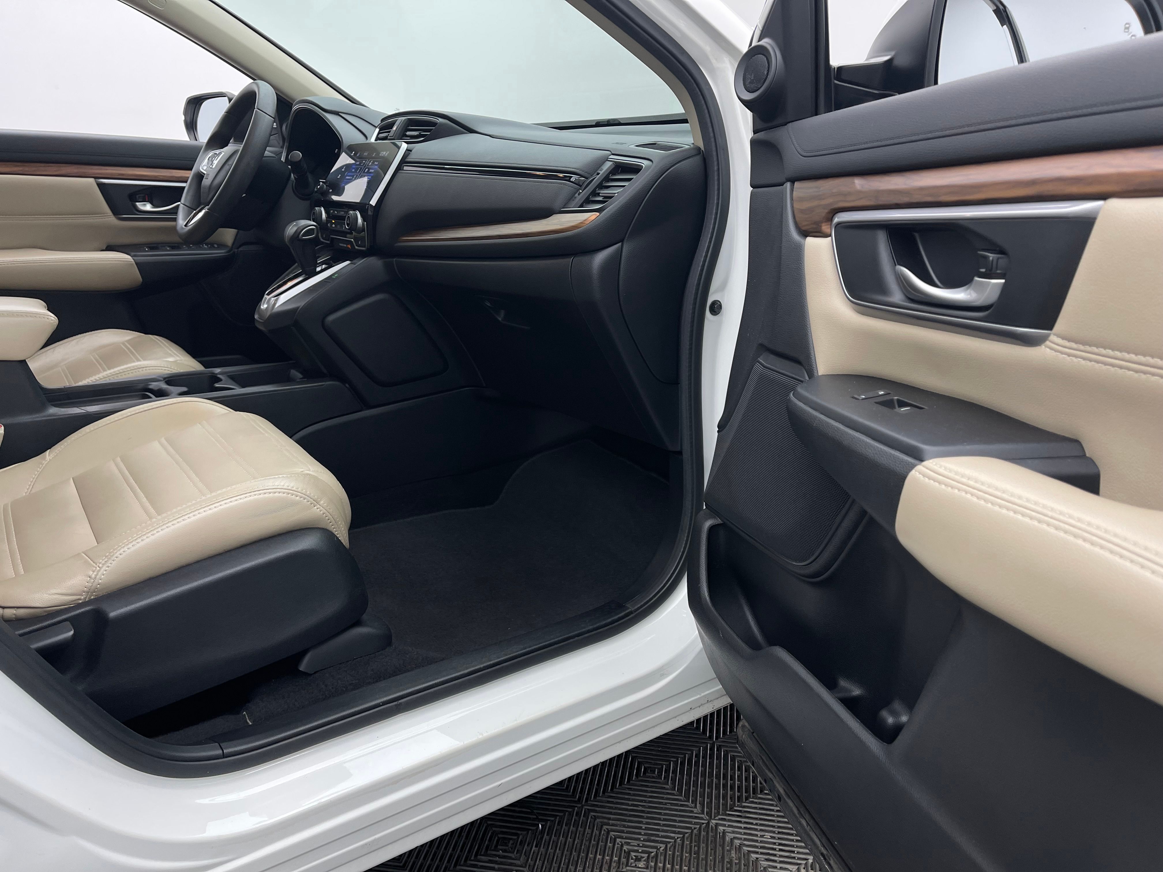 Used 2017 White Honda EX image 29