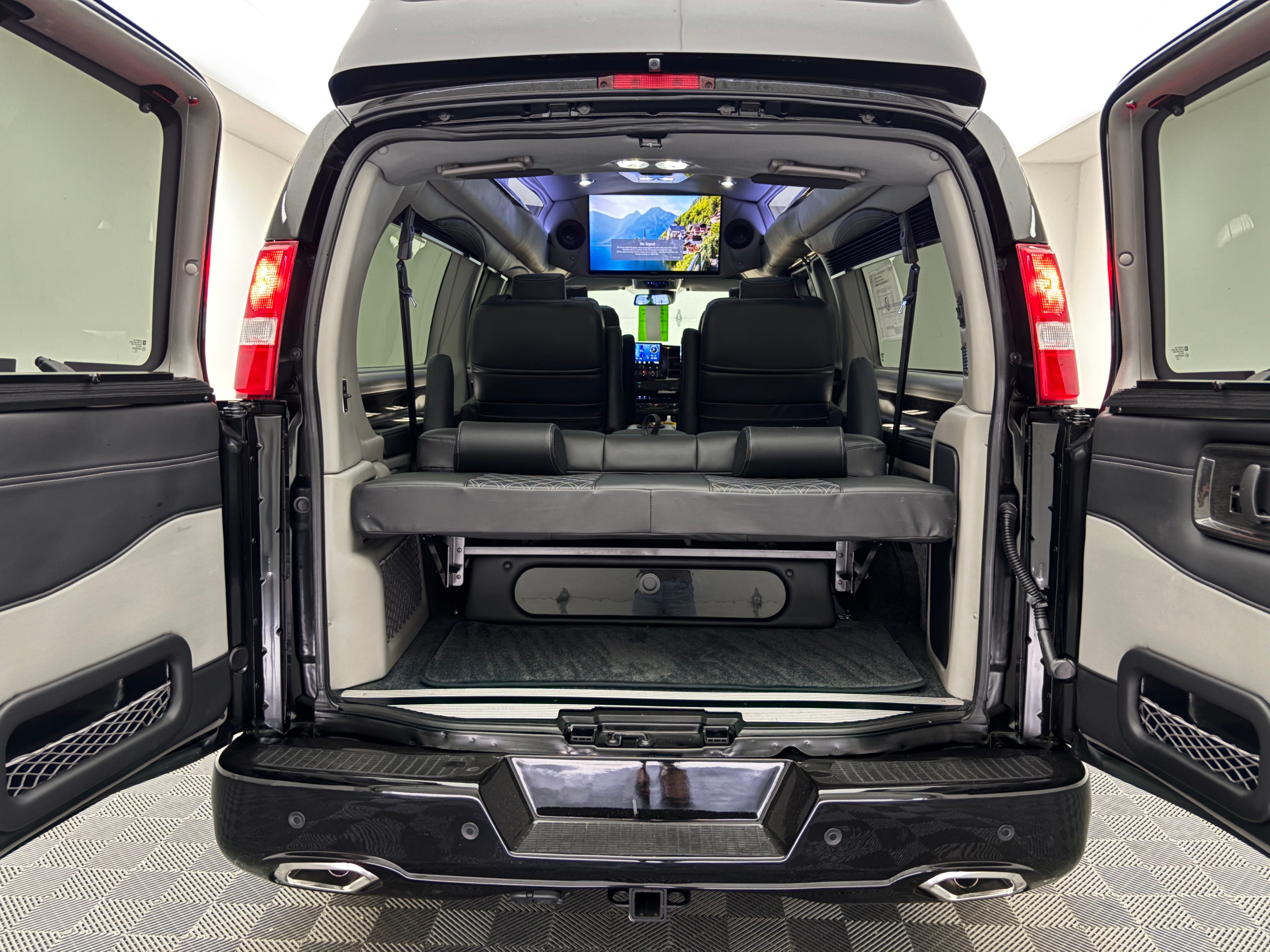 New 2026 Onyx Black GMC Explorer Limited SE image 13