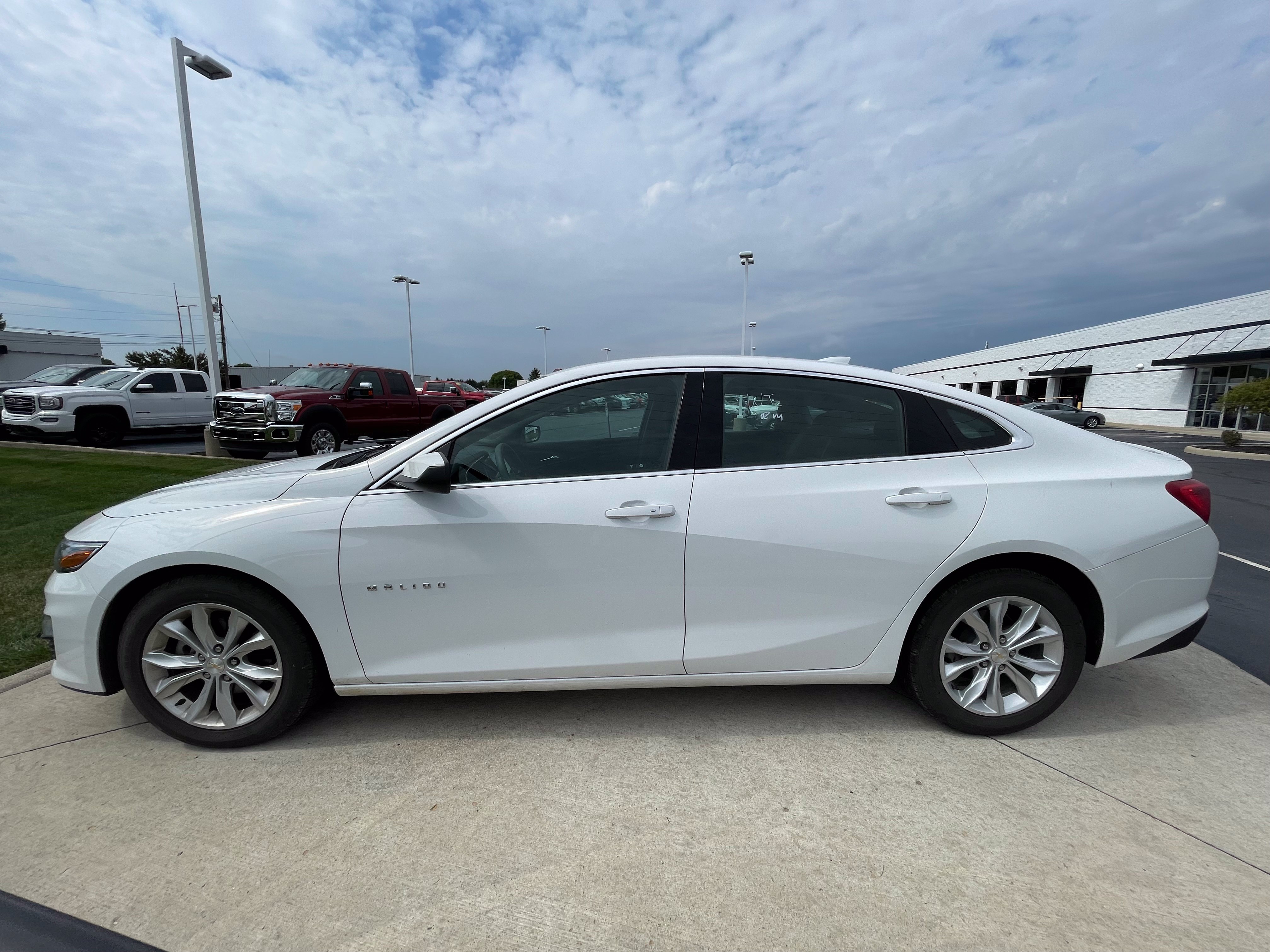 Used 2025 Summit White Chevrolet LT image 4