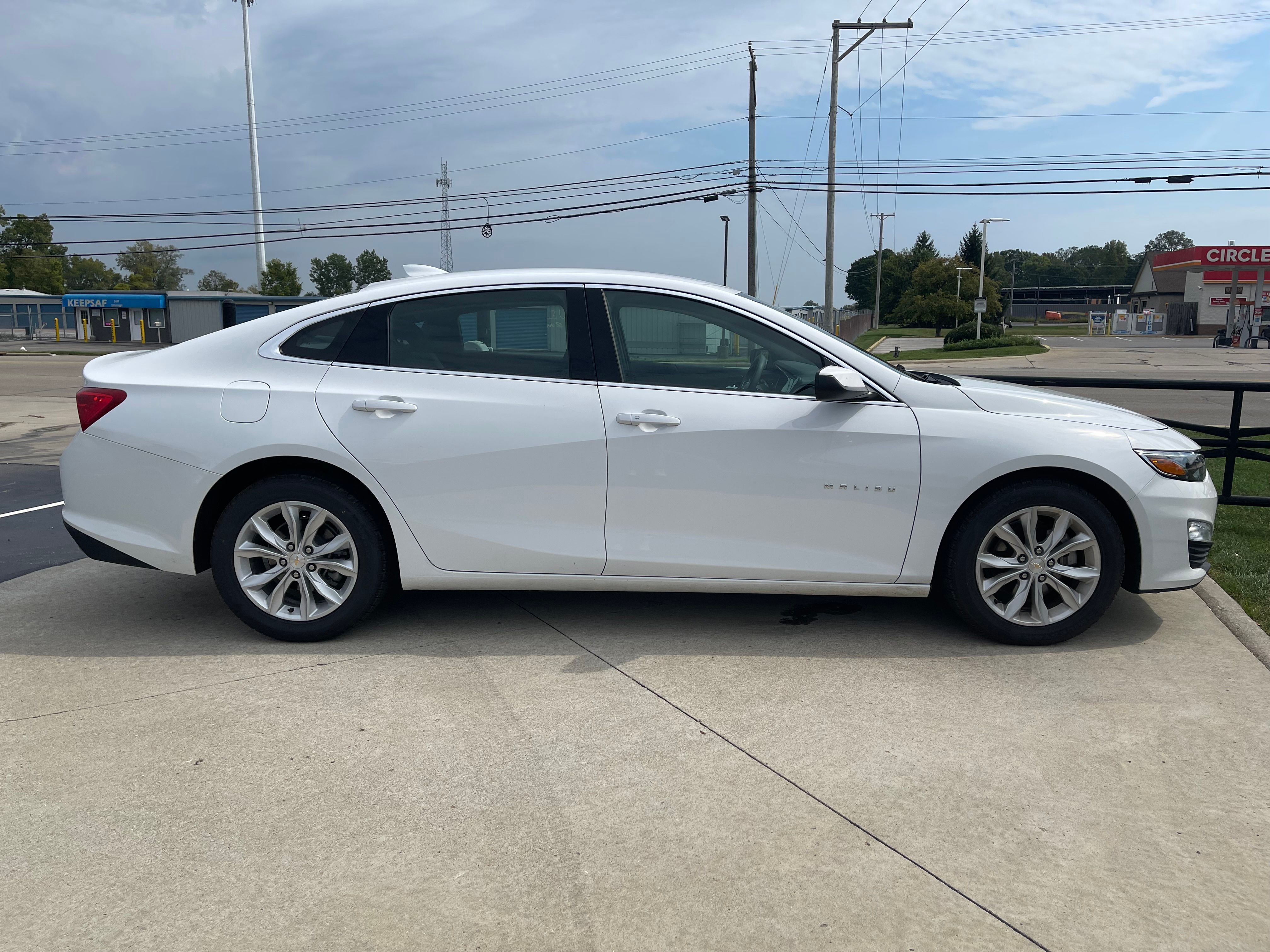 Used 2025 Summit White Chevrolet LT image 8