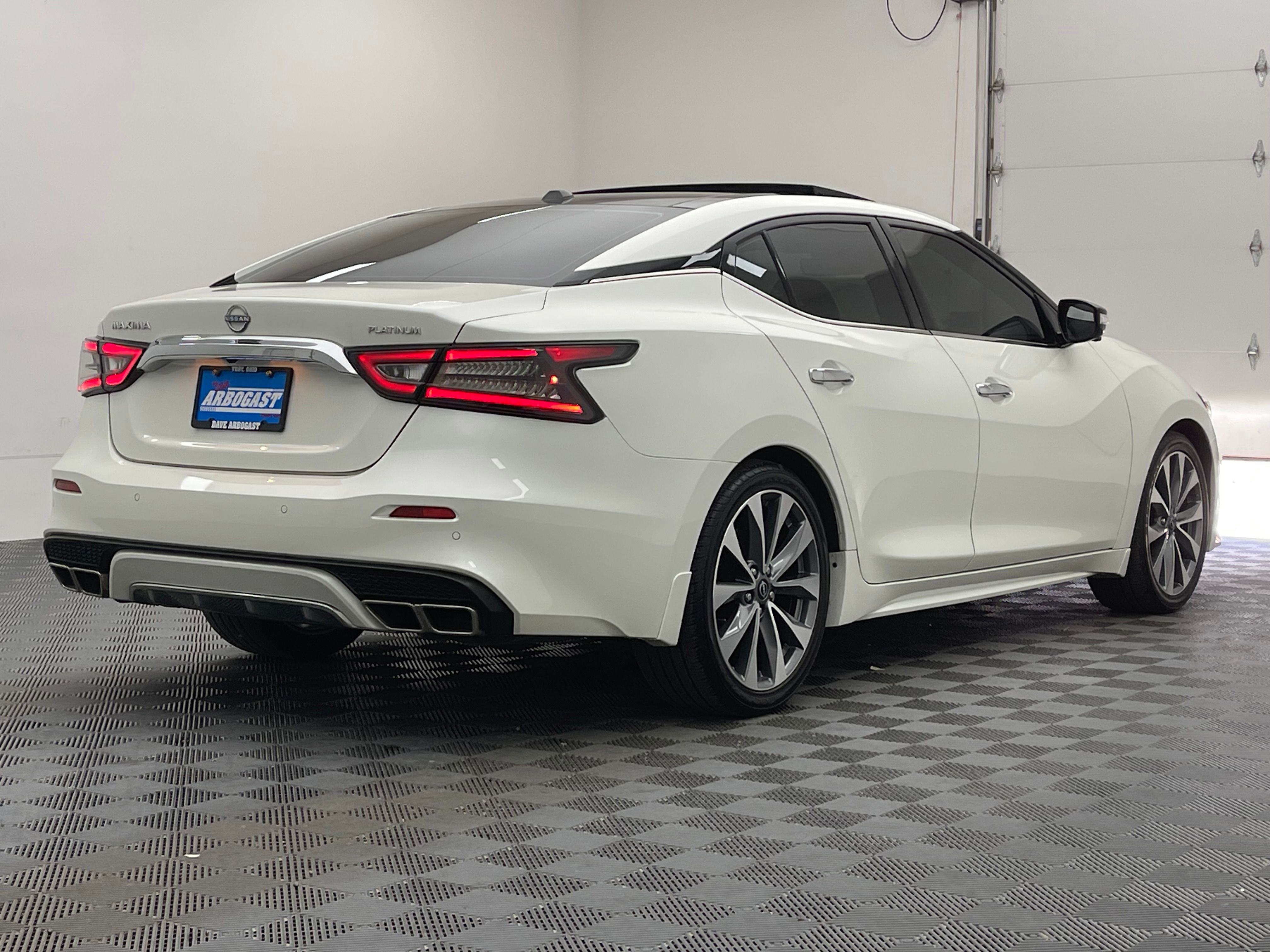Used 2023 Pearl White Tricoat Nissan Platinum image 9