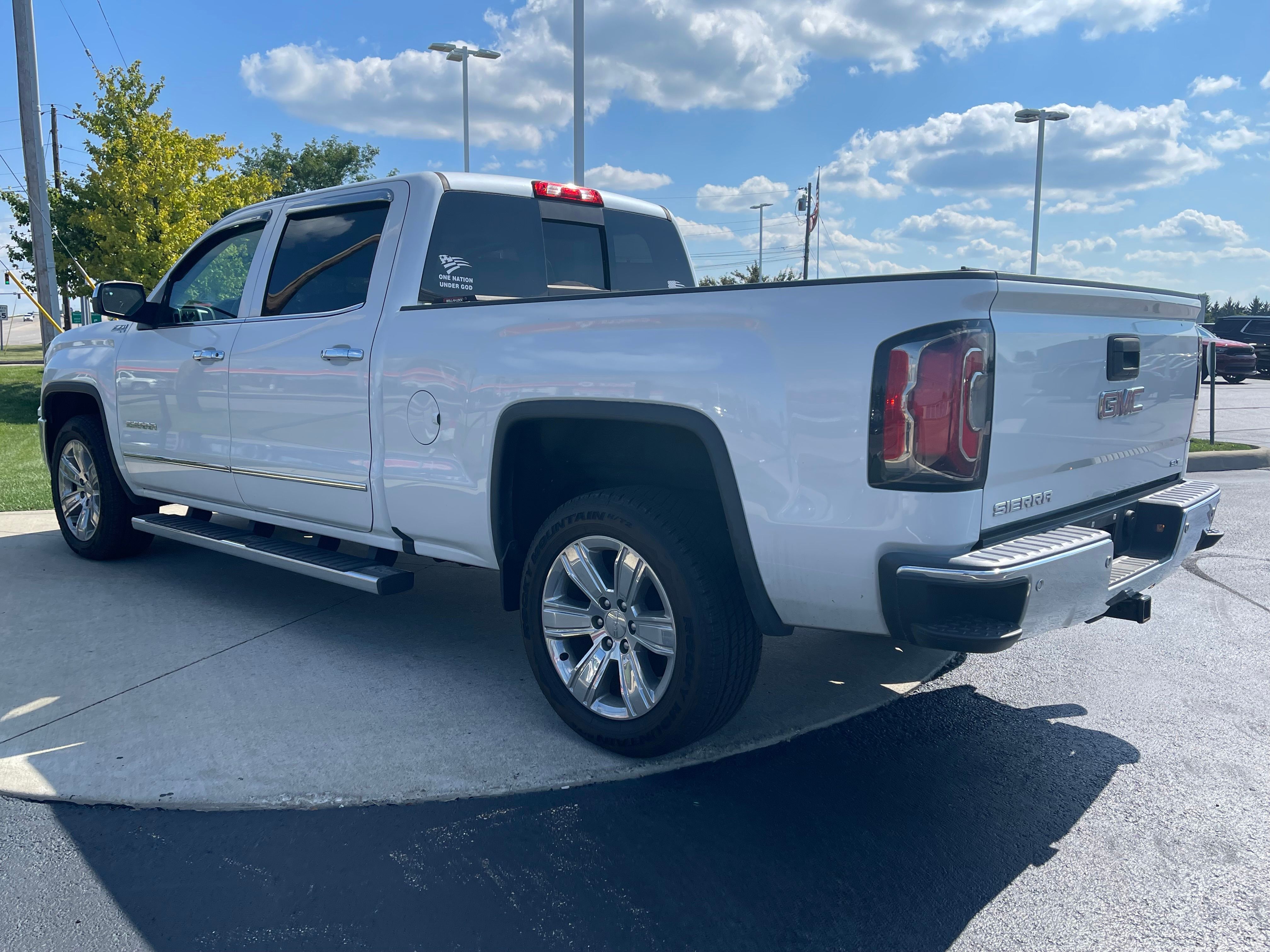 Used 2016 White Frost Tricoat GMC SLT image 5