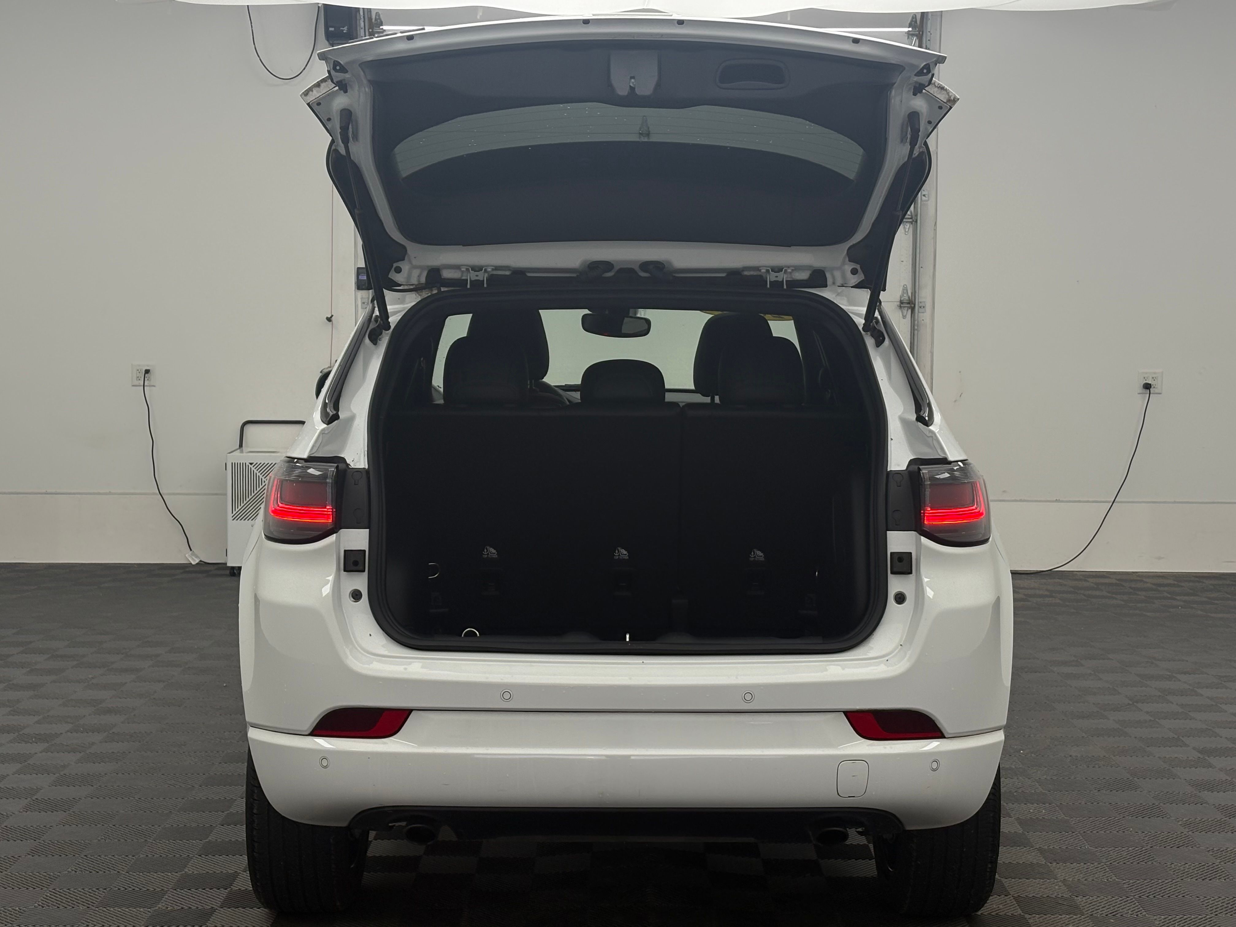 Used 2023 Bright White Clearcoat Jeep Limited image 9