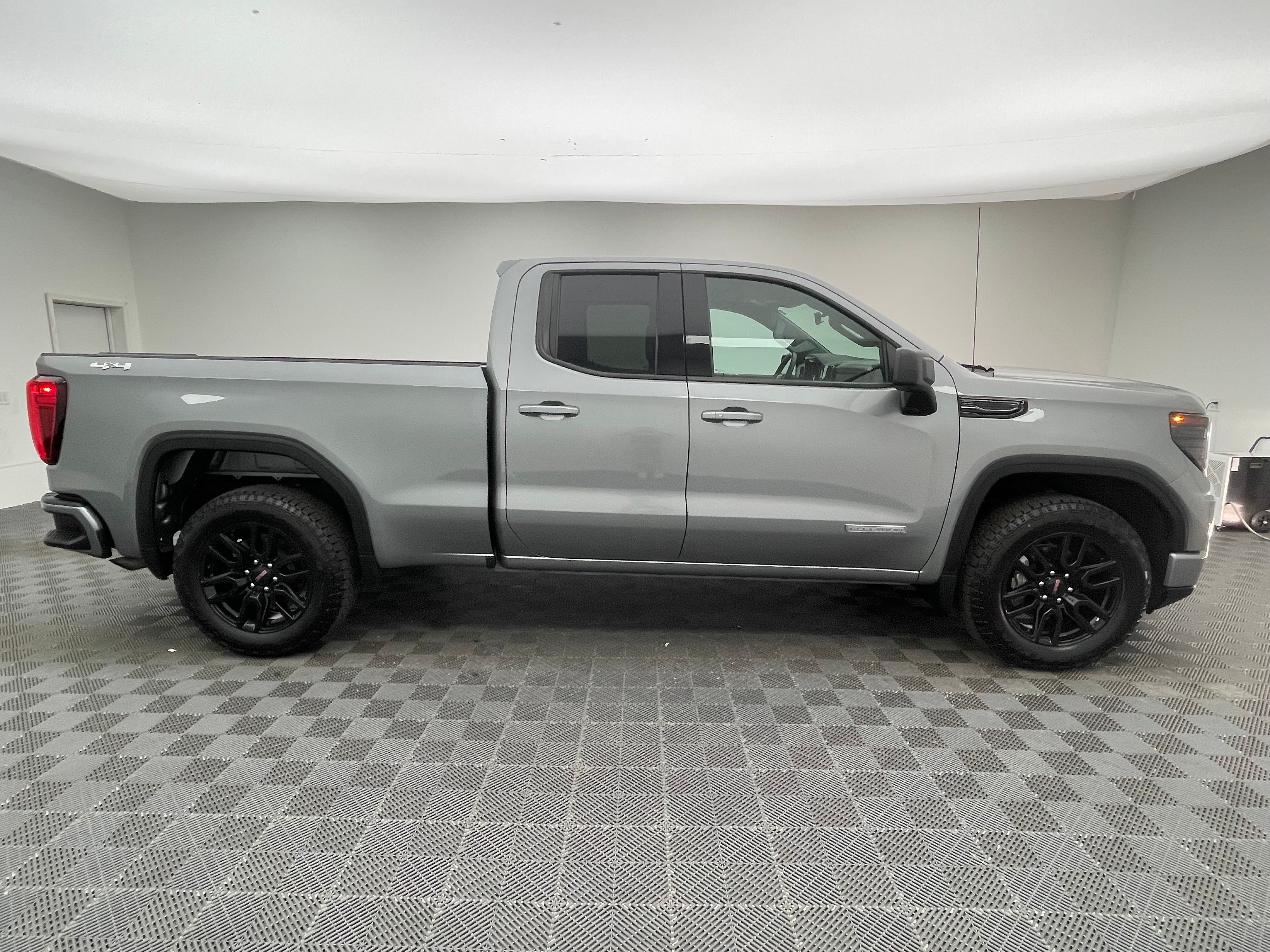 Used 2023 Sterling Metallic GMC Elevation image 6