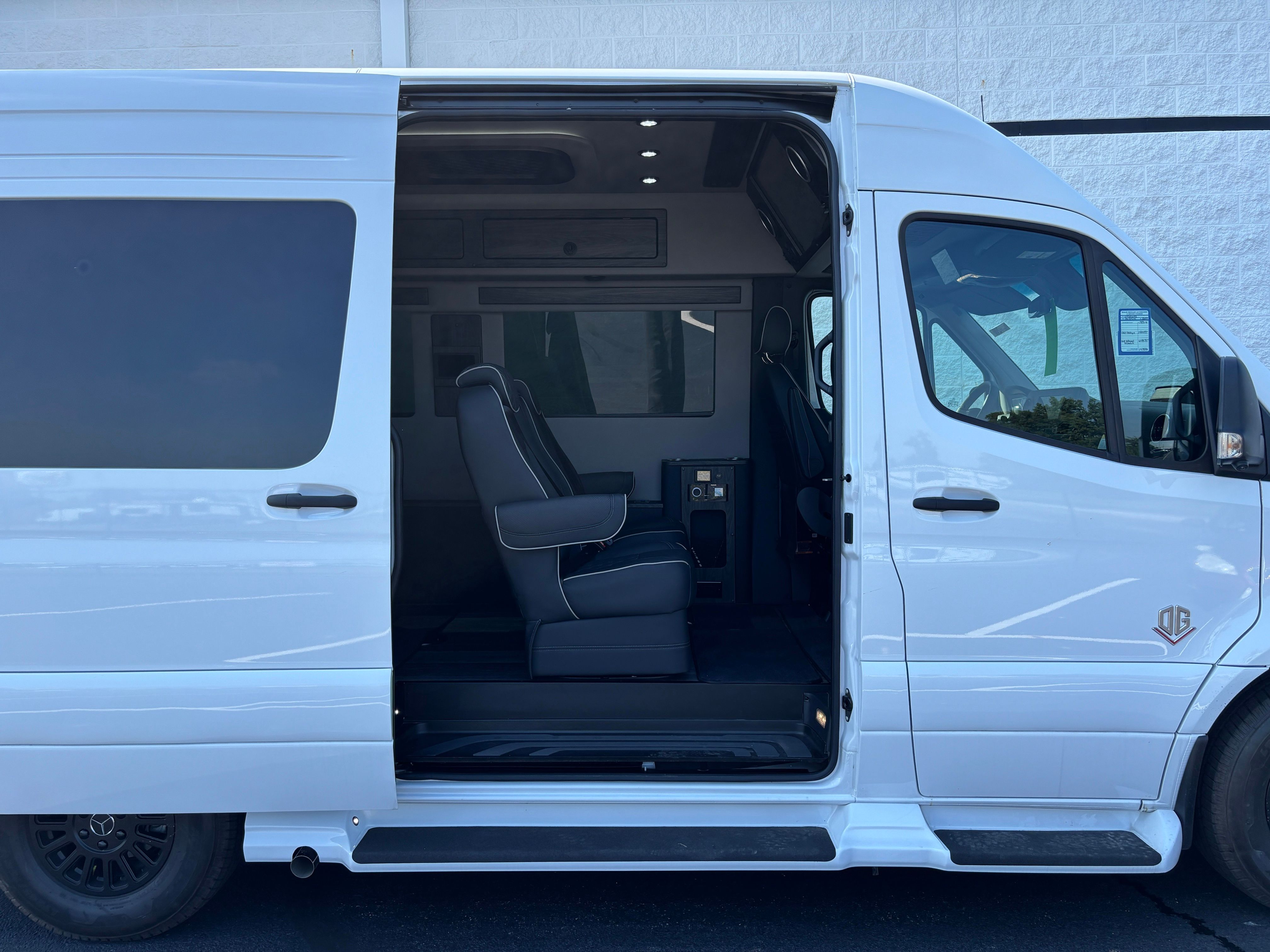 New 2027 White Mercedes-Benz Discovery Touring image 7