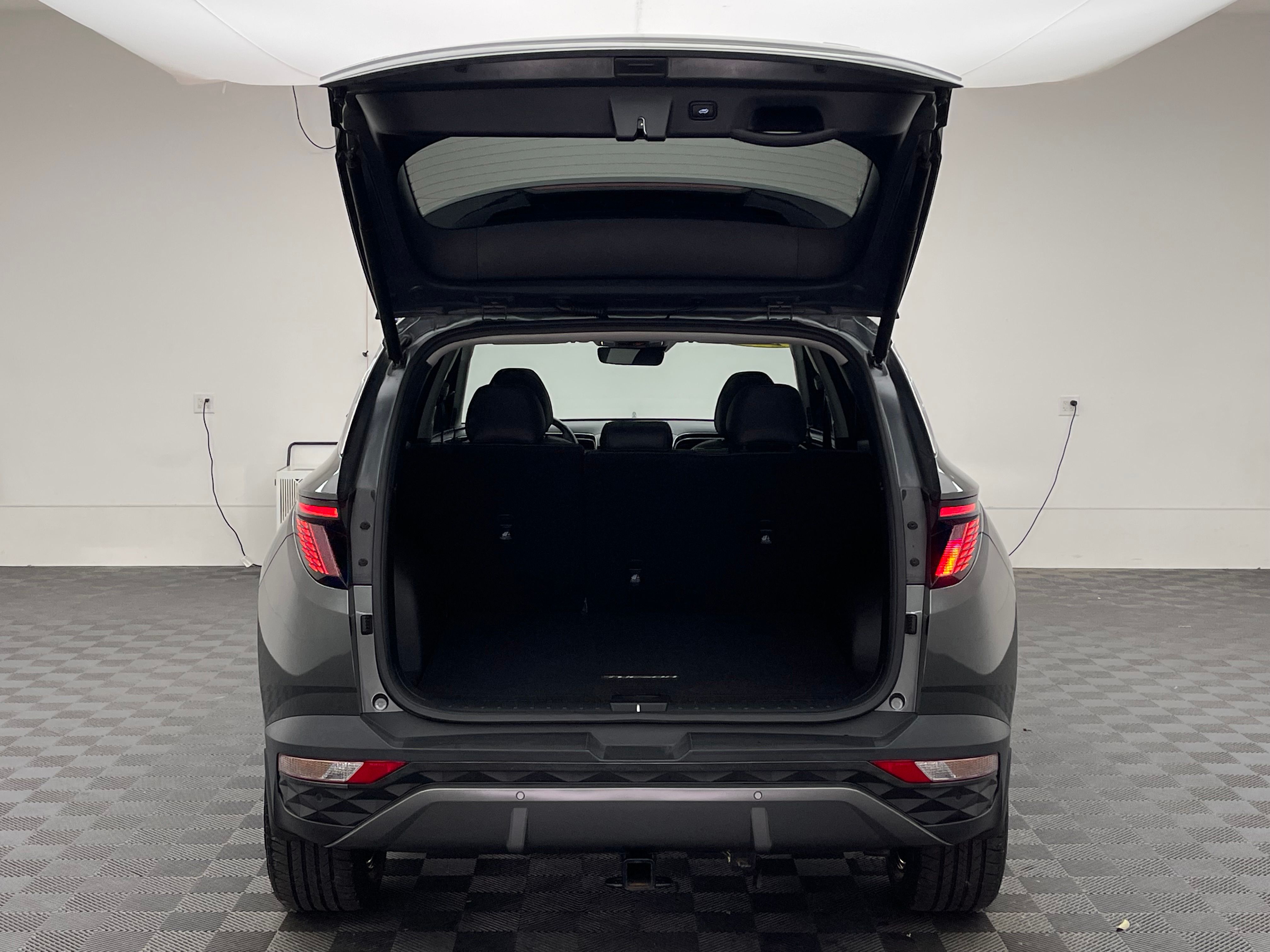 Used 2023 Amazon Gray Hyundai Limited image 10