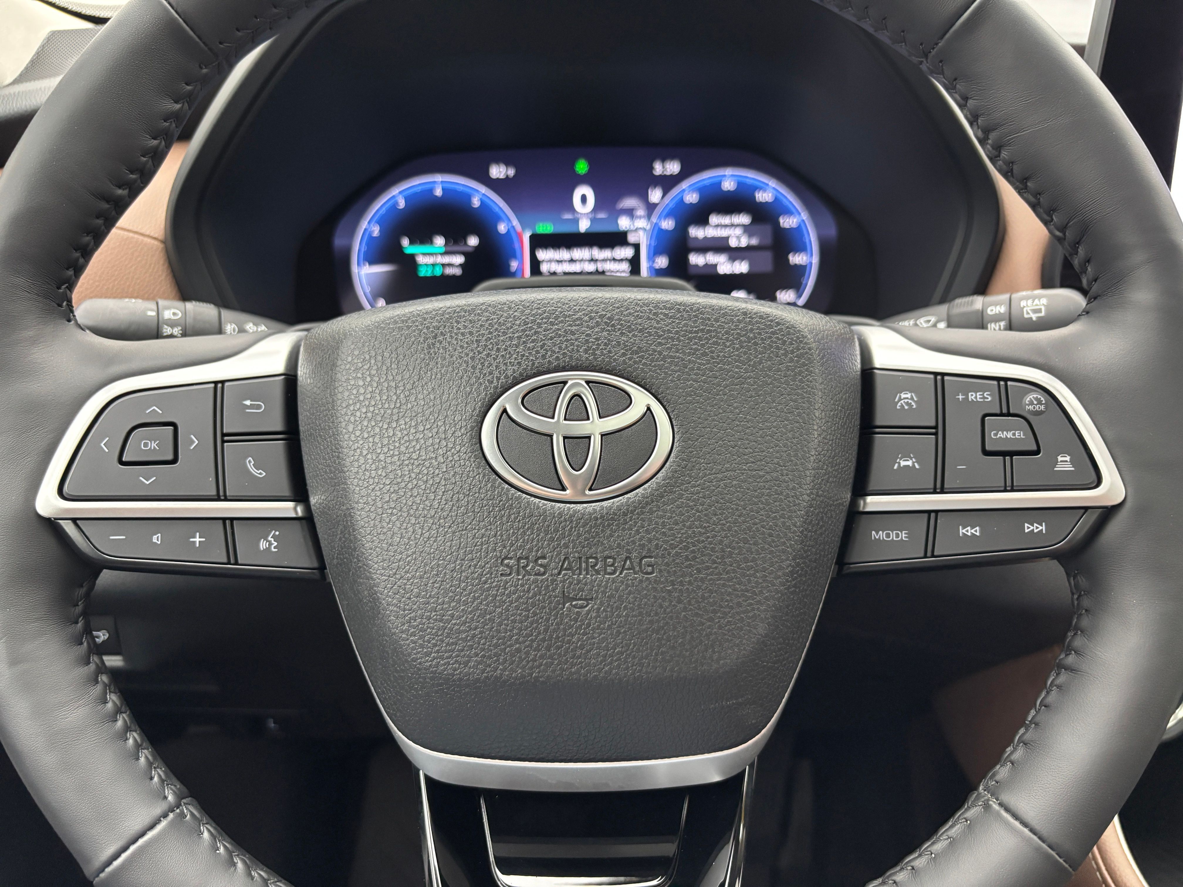 Used 2025 Pearl Toyota Platinum image 23