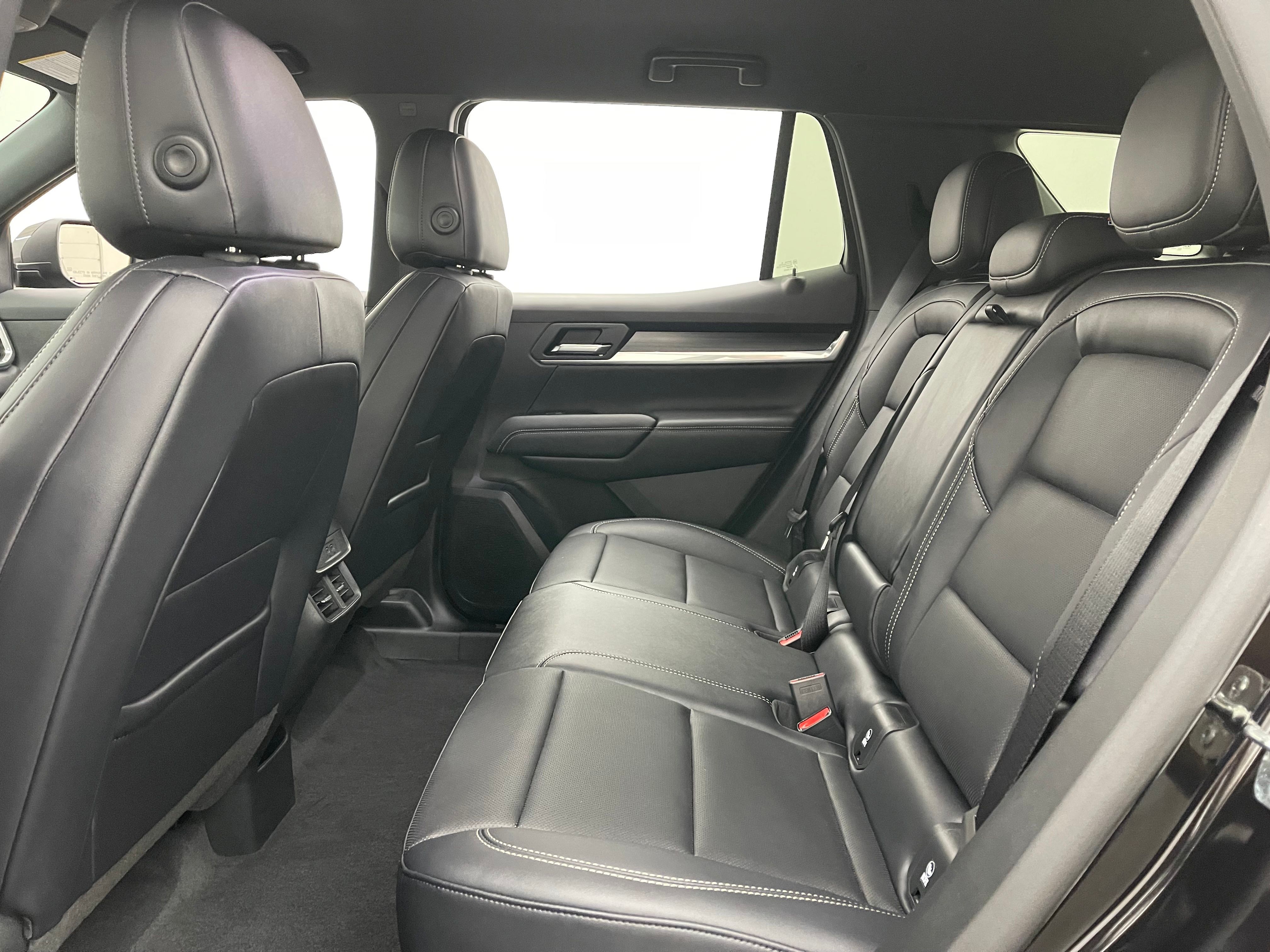 New 2027 Ebony Twilight Metallic GMC Elevation image 39