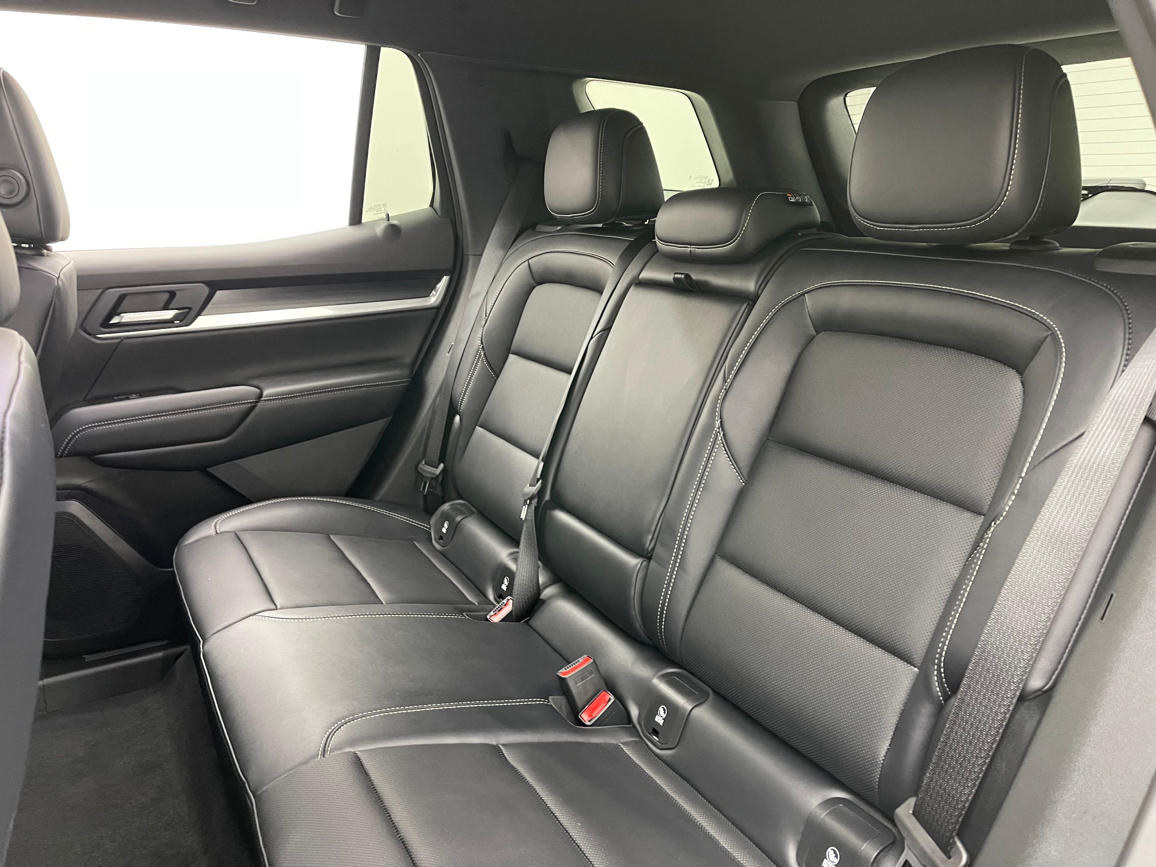 New 2027 Ebony Twilight Metallic GMC Elevation image 40