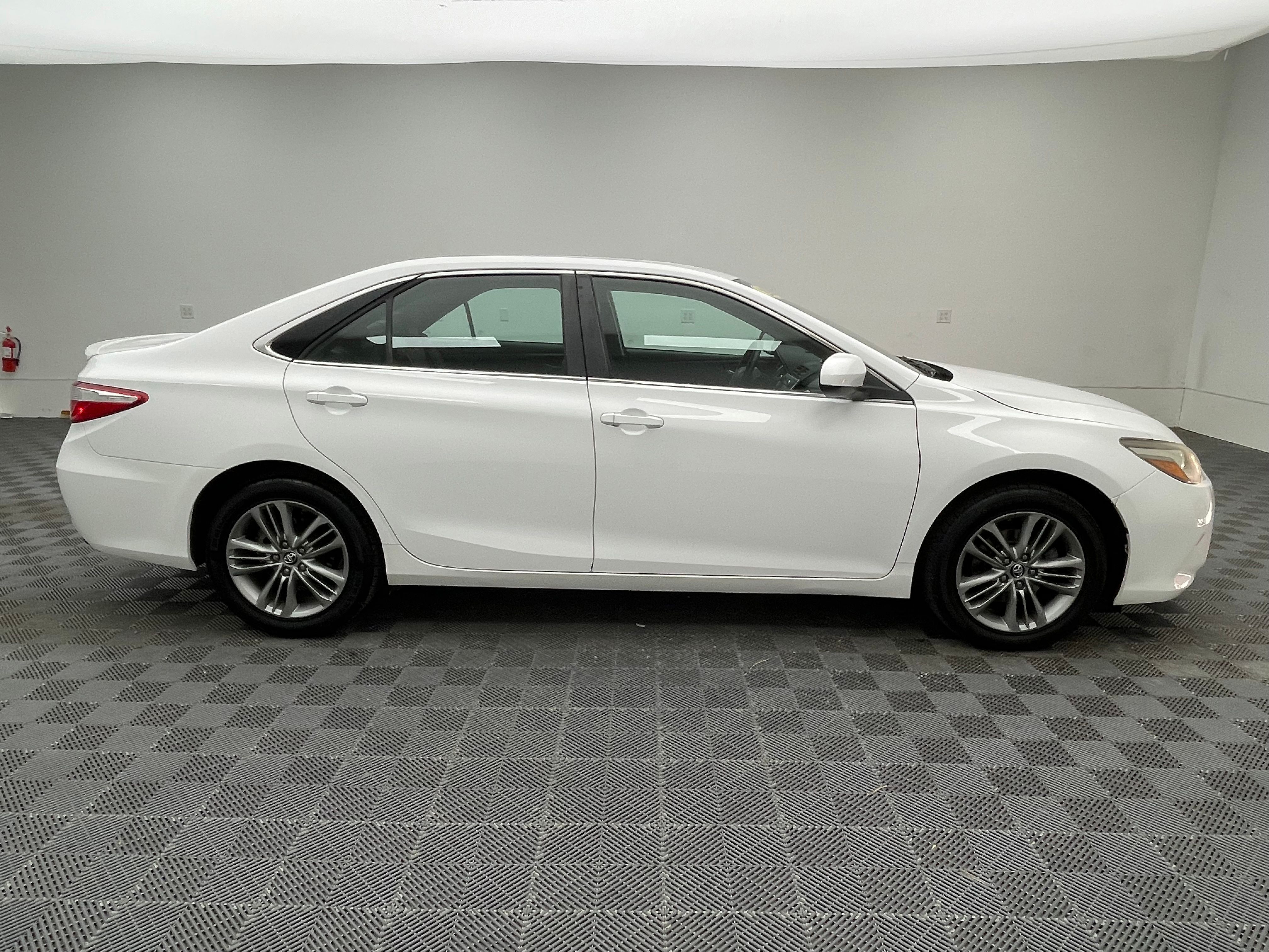 Used 2016 Super White Toyota SE image 5