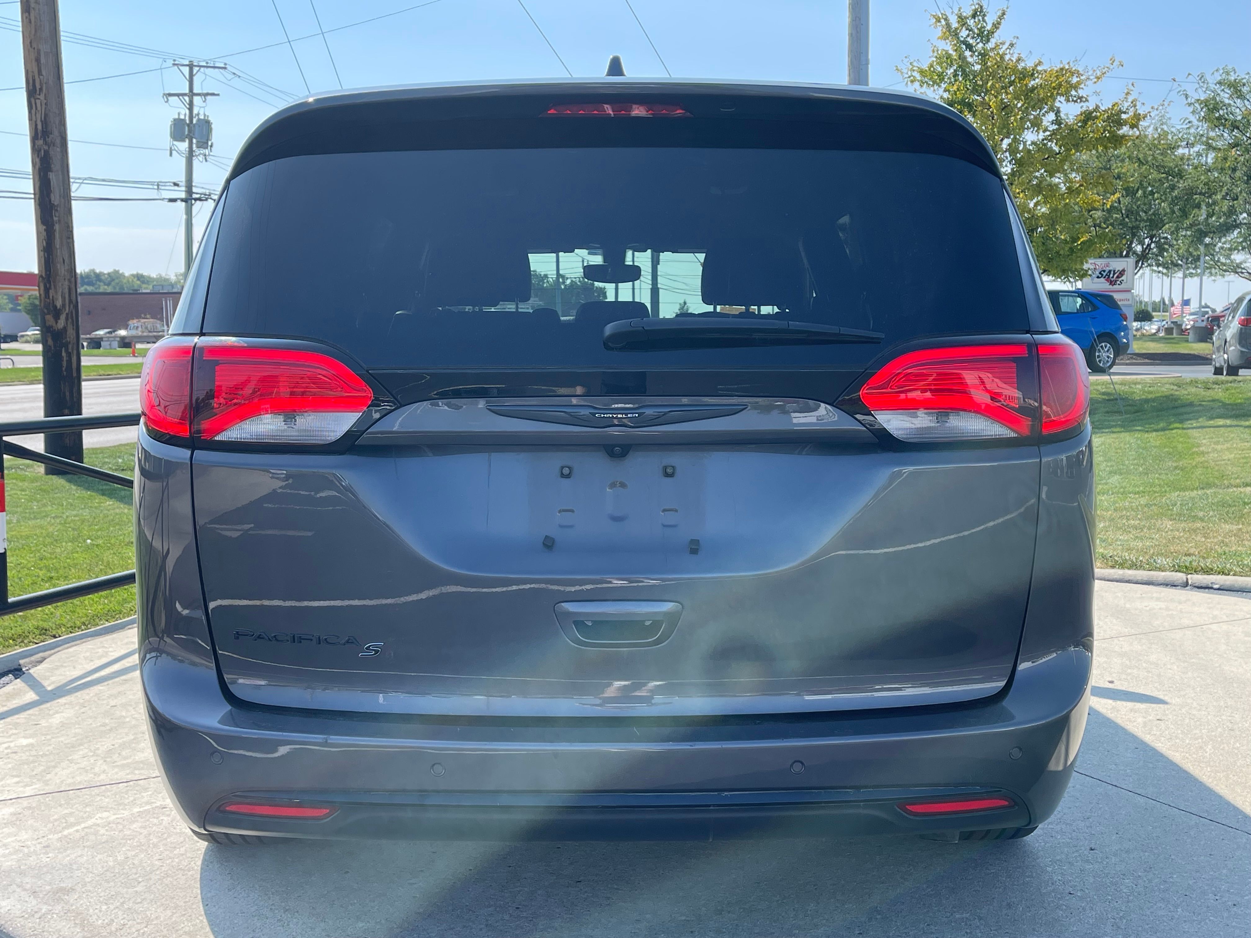 Used 2020 Granite Crystal Metallic Clearcoat Chrysler Touring L Plus image 6