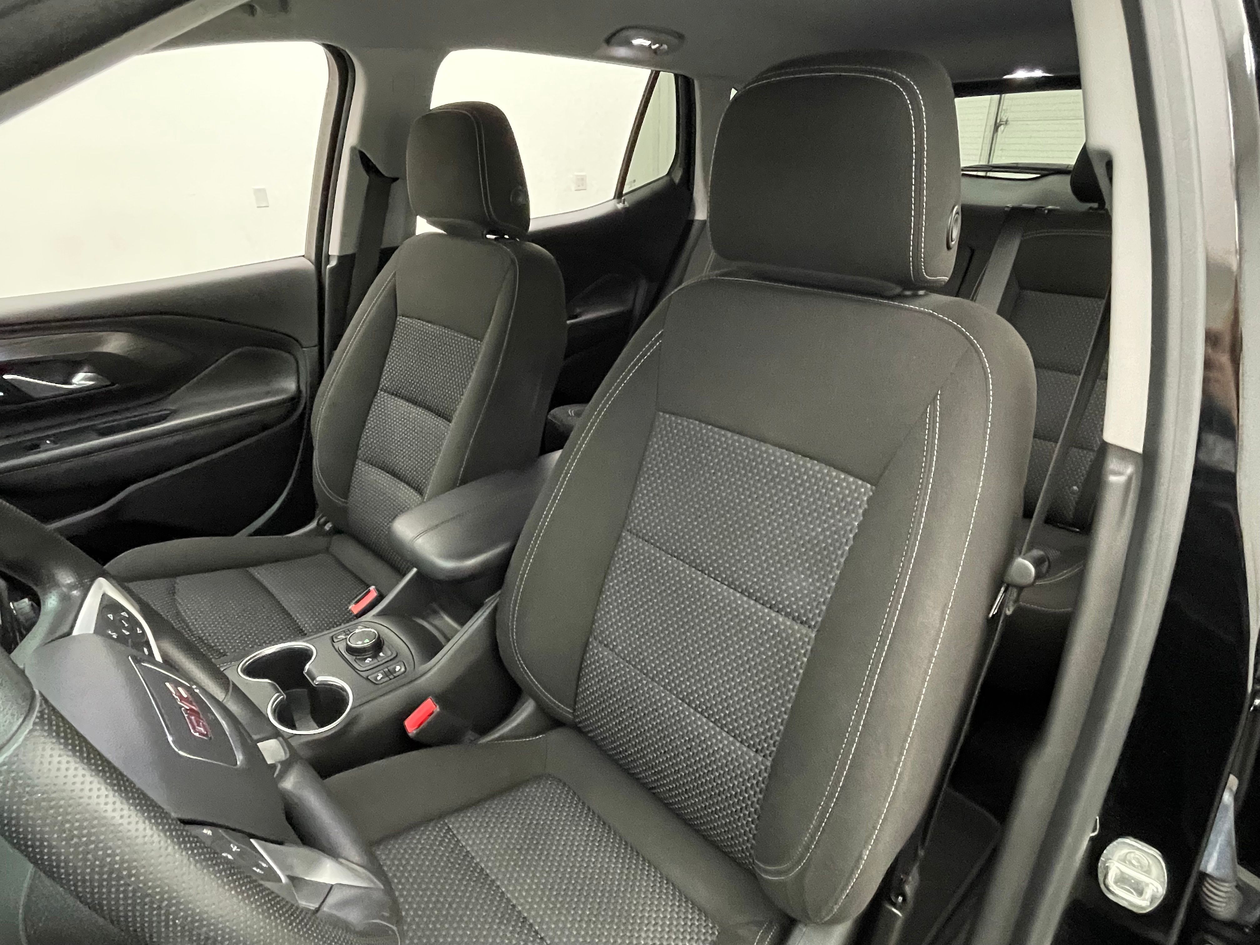 Used 2022 Ebony Twilight Metallic GMC SLE image 17