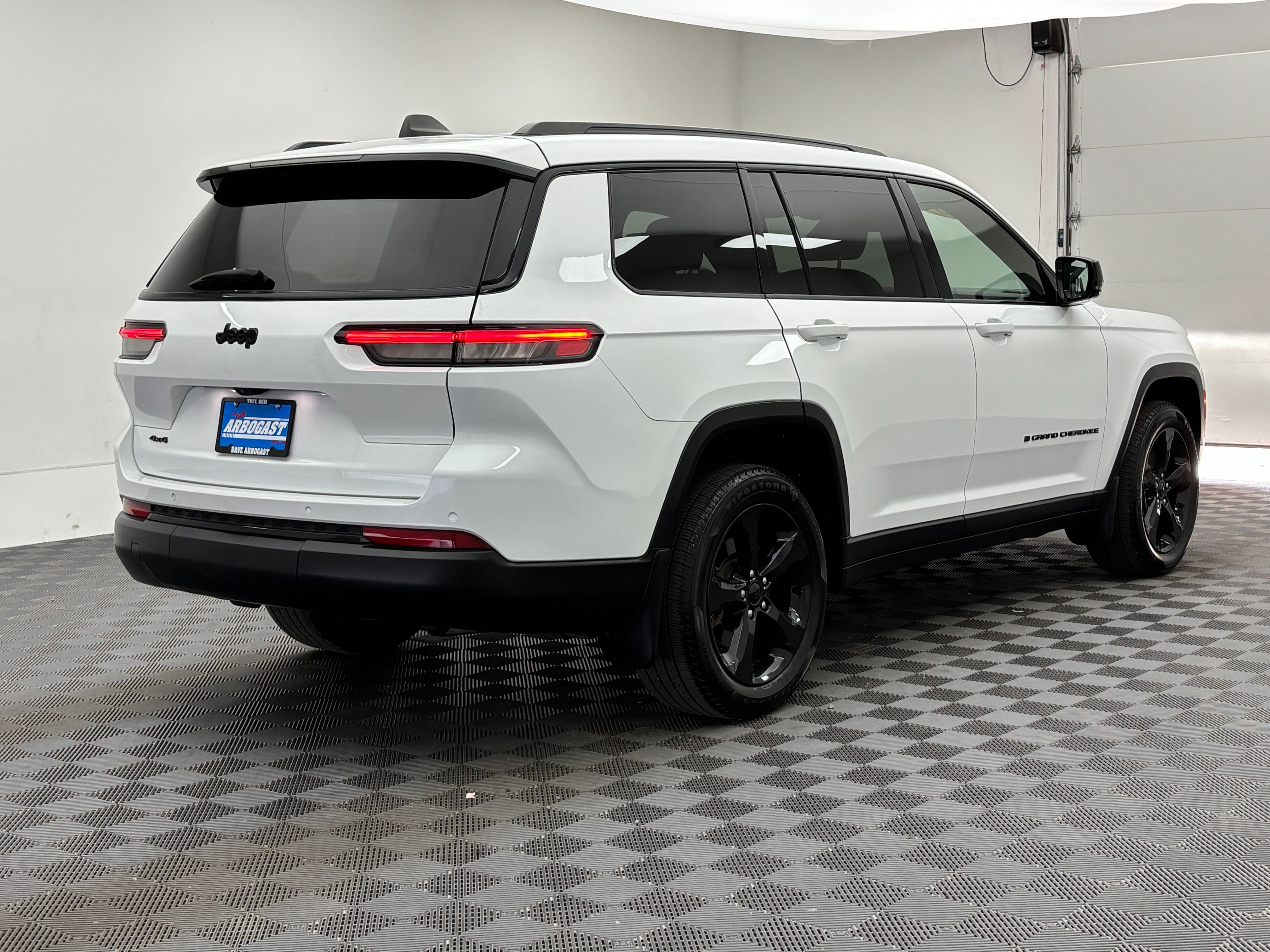 Used 2023 Bright White Clearcoat Jeep Altitude X image 9