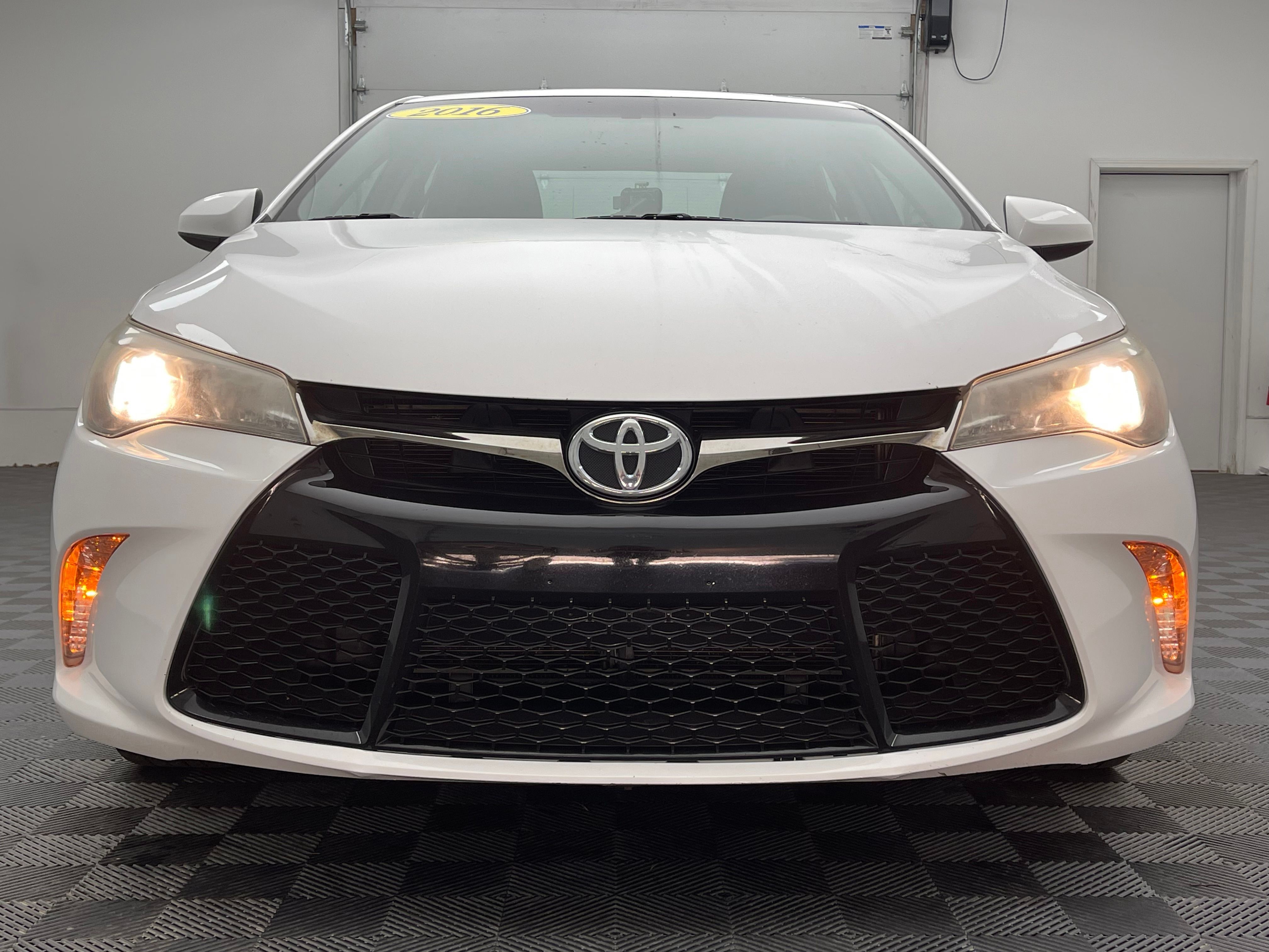 Used 2016 Super White Toyota SE image 11