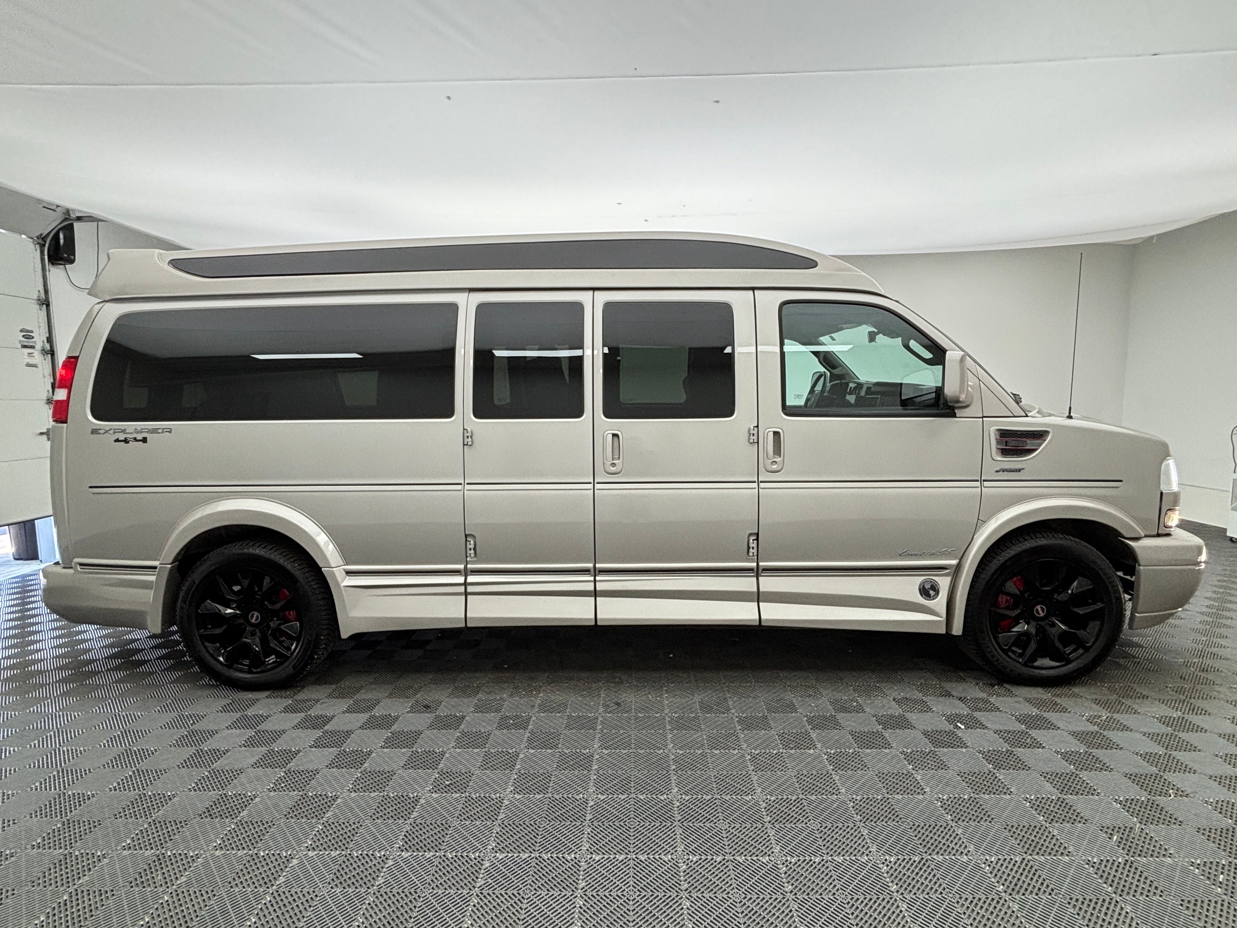 Used 2024 Special Exterior Color GMC Explorer Limited SE image 6