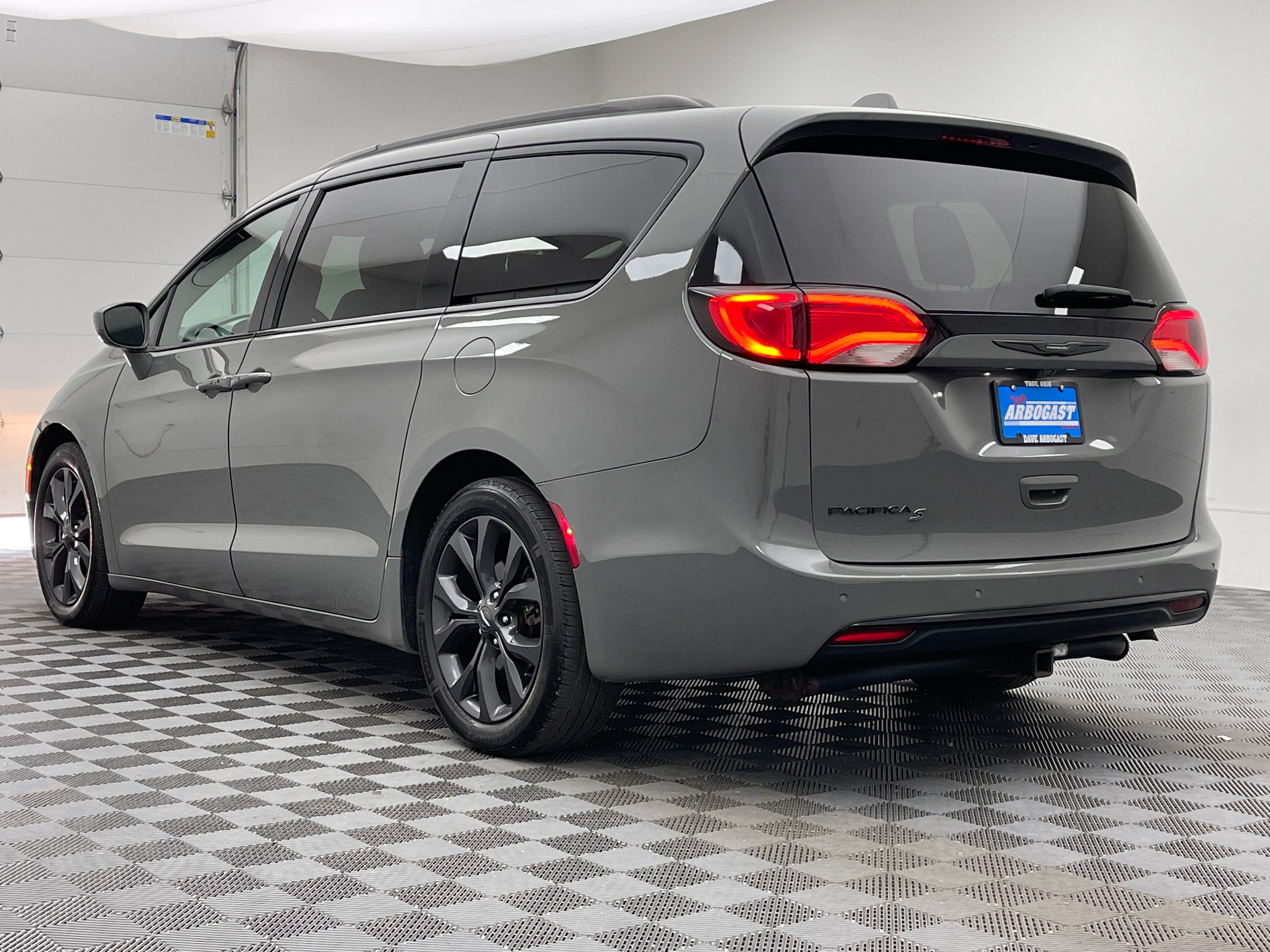 Used 2020 Ceramic Gray Clearcoat Chrysler Touring L Plus image 11