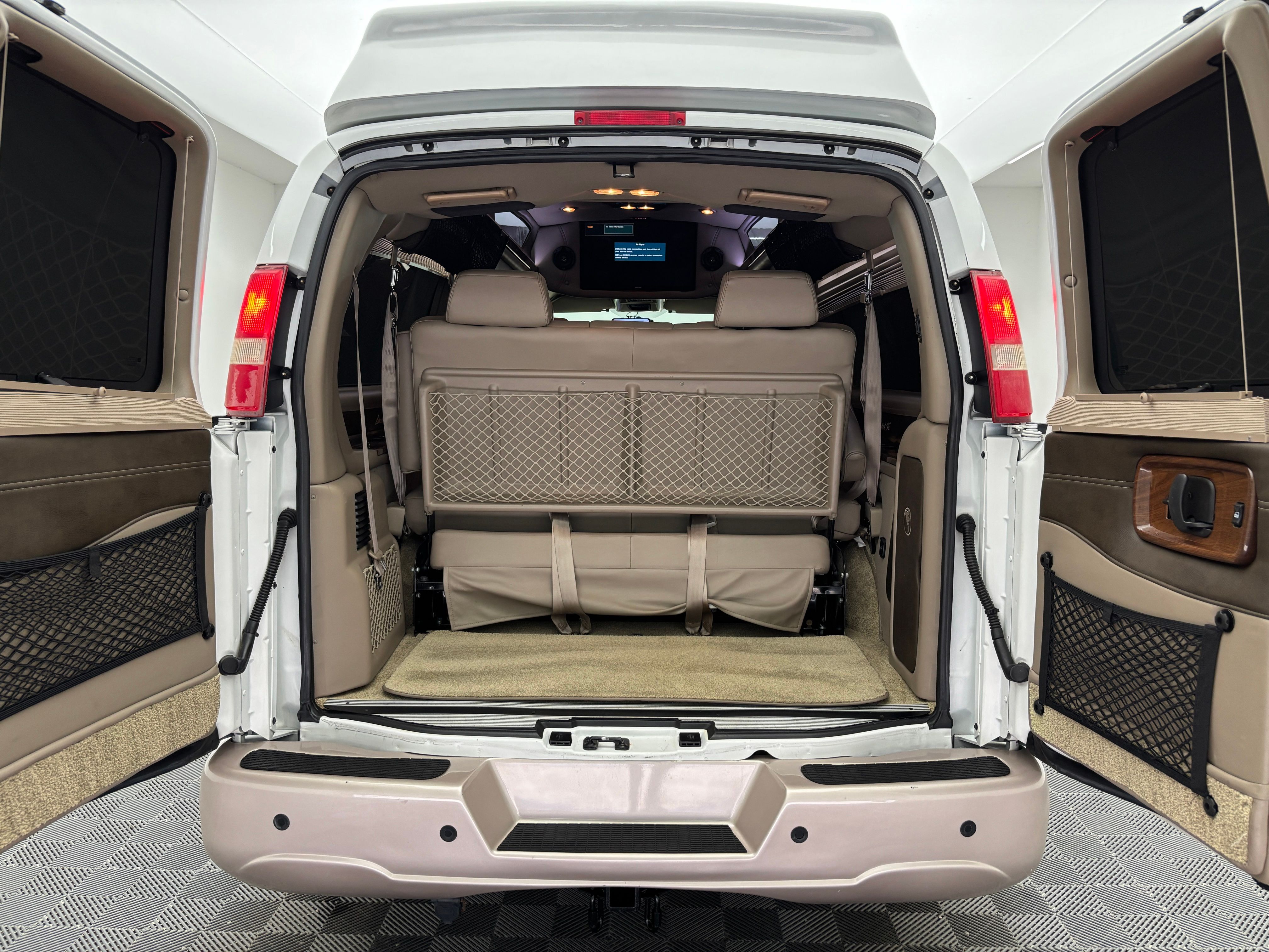 Used 2017 Summit White Chevrolet Explorer Limited SE image 10