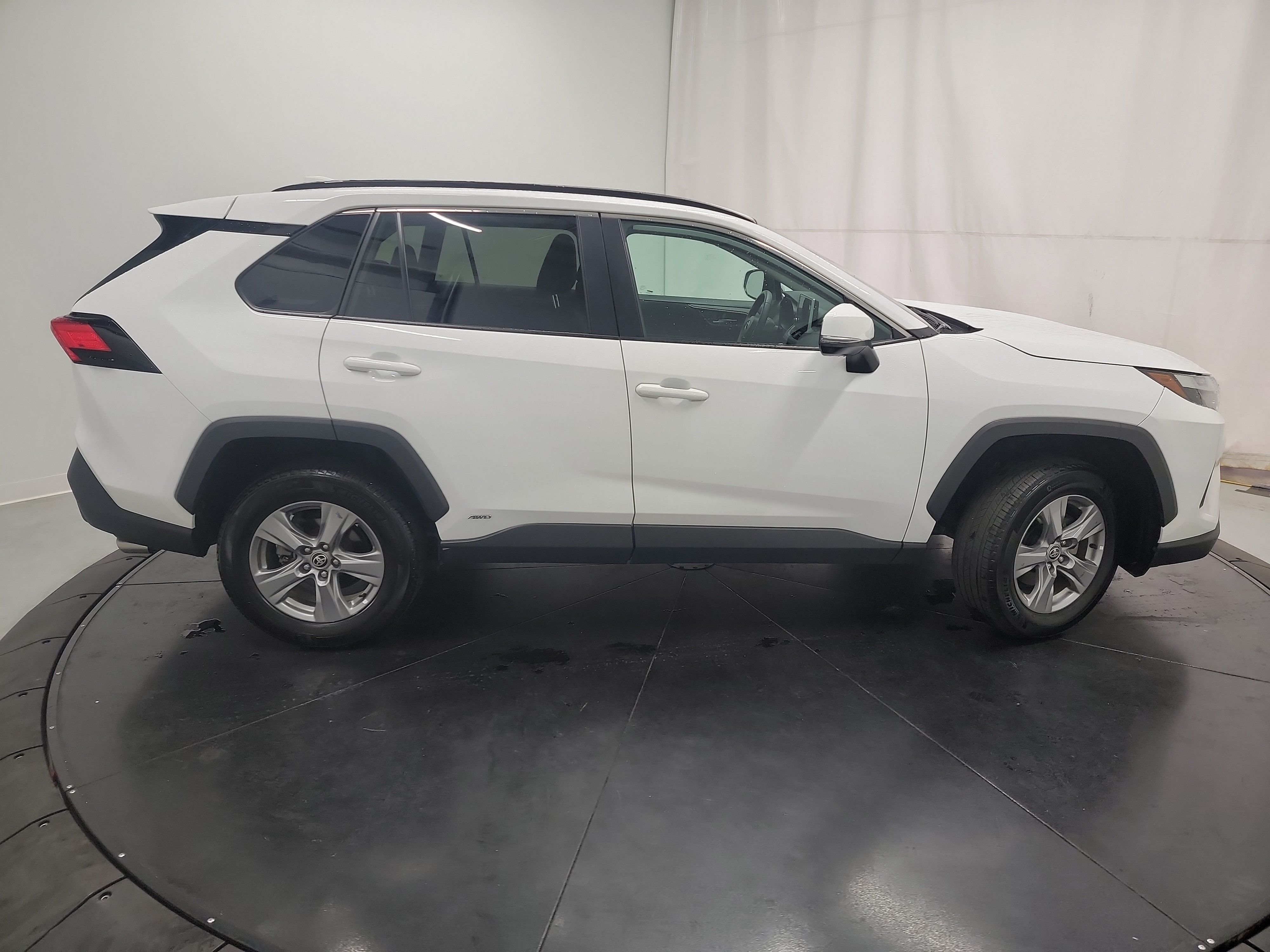 2024 Toyota RAV4 Hybrid XLE photo