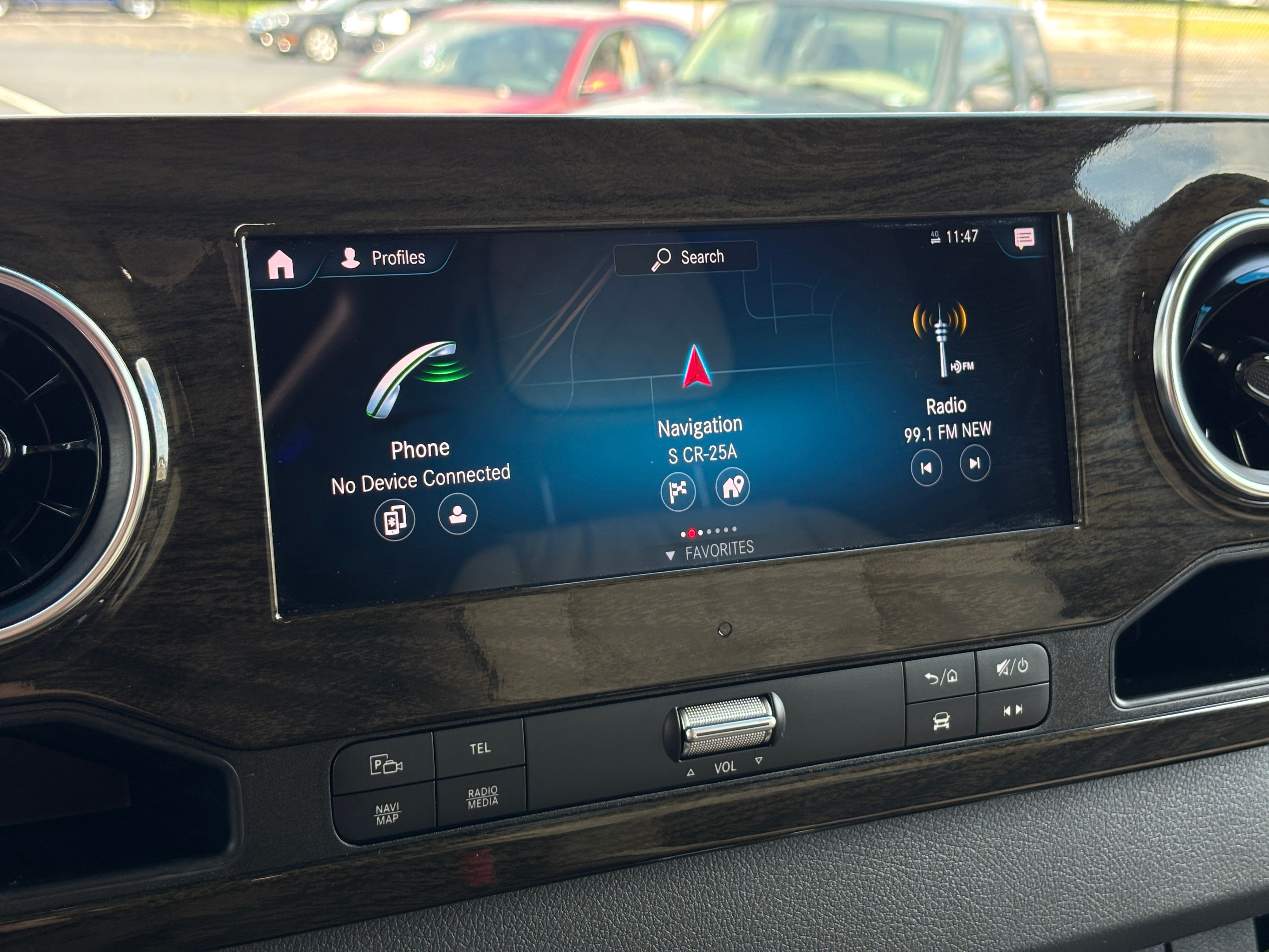 Used 2021 Silver Mercedes-Benz Midwest Luxe Cruiser image 33