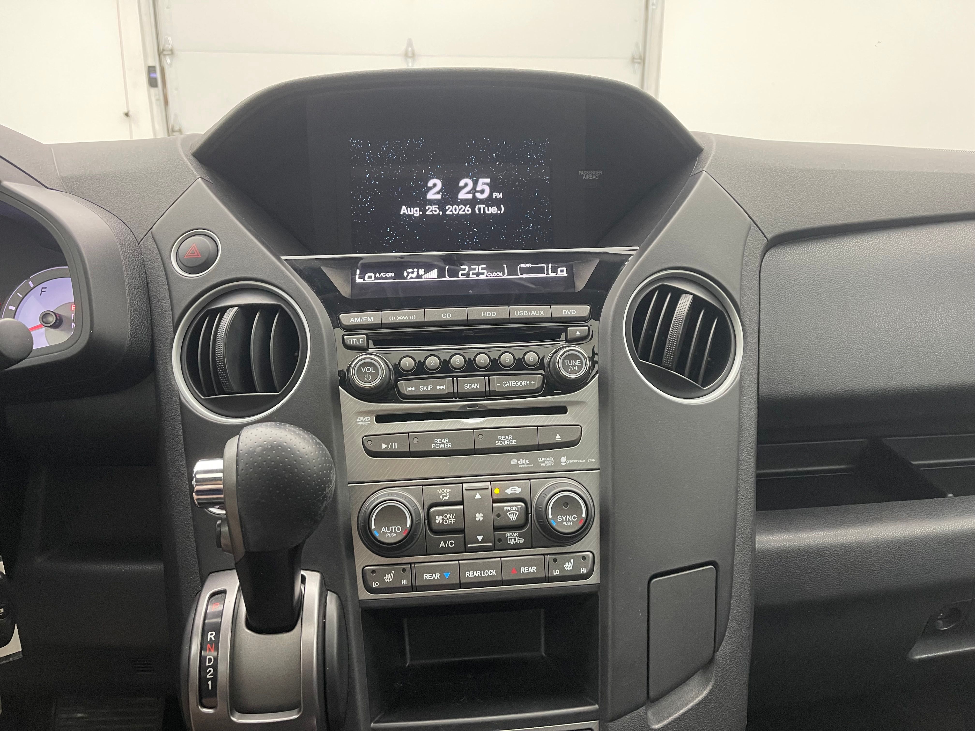 Used 2015 Modern Steel Metallic Honda Touring image 25