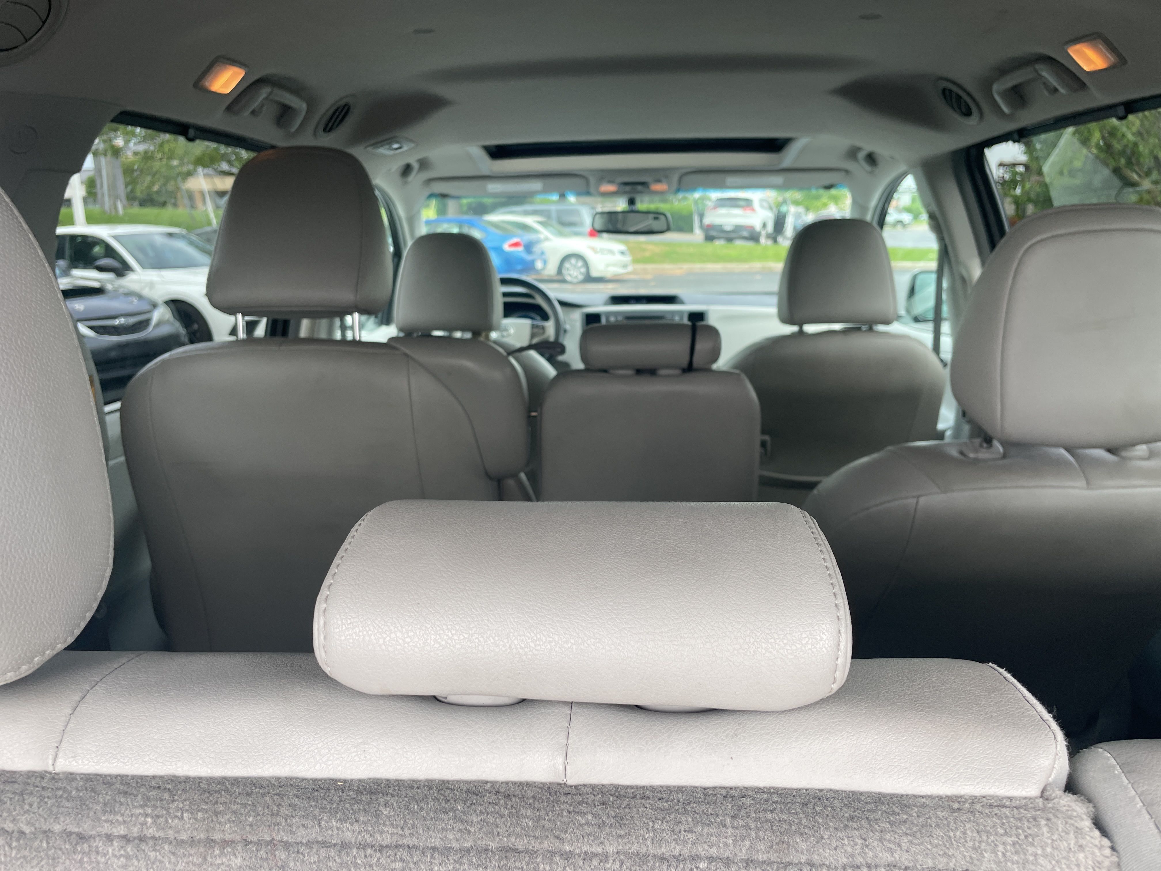 2013 Toyota Sienna XLE 7-Passenger Auto Access Se photo