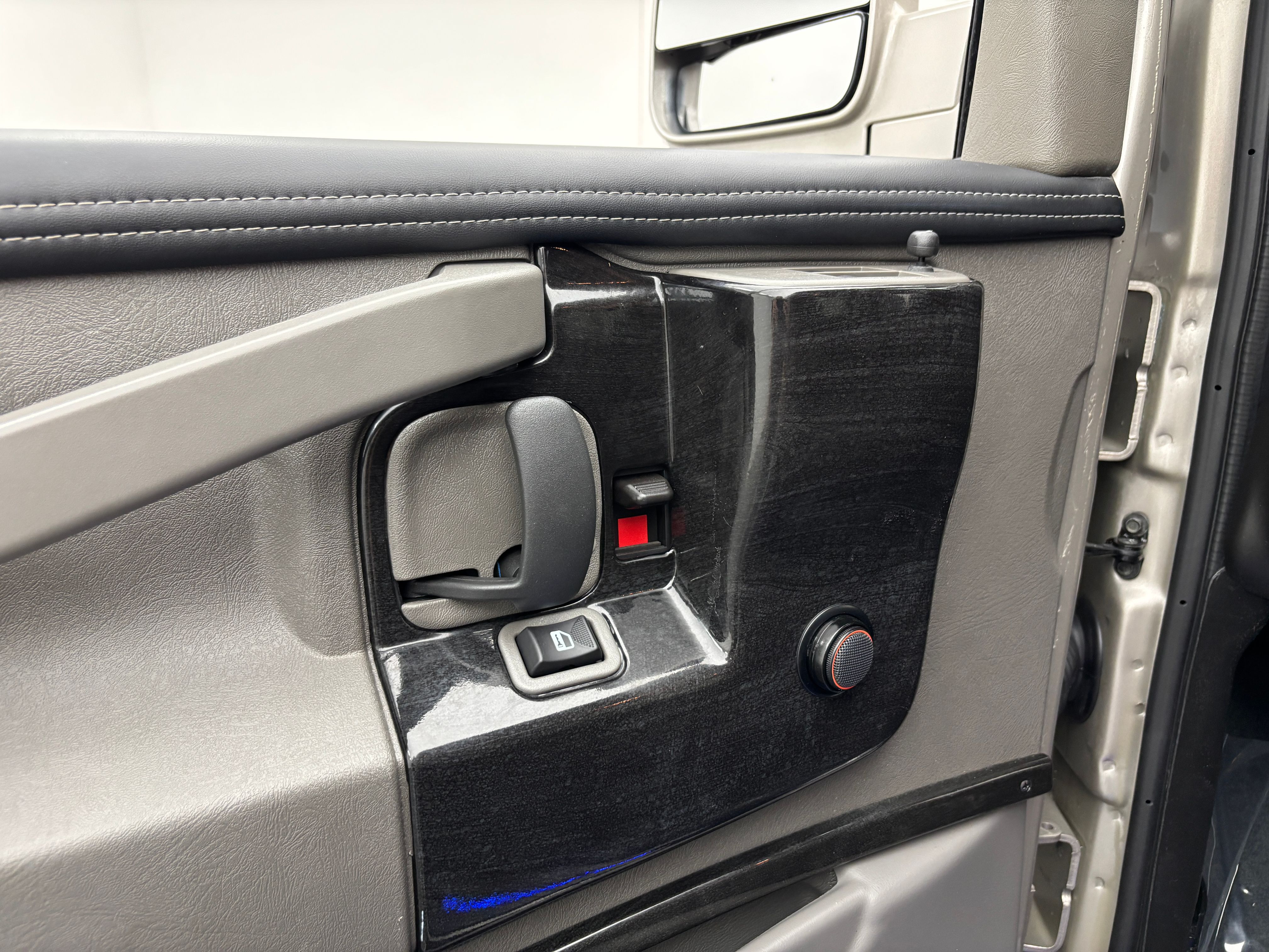 Used 2024 Special Exterior Color GMC Explorer Limited SE image 18