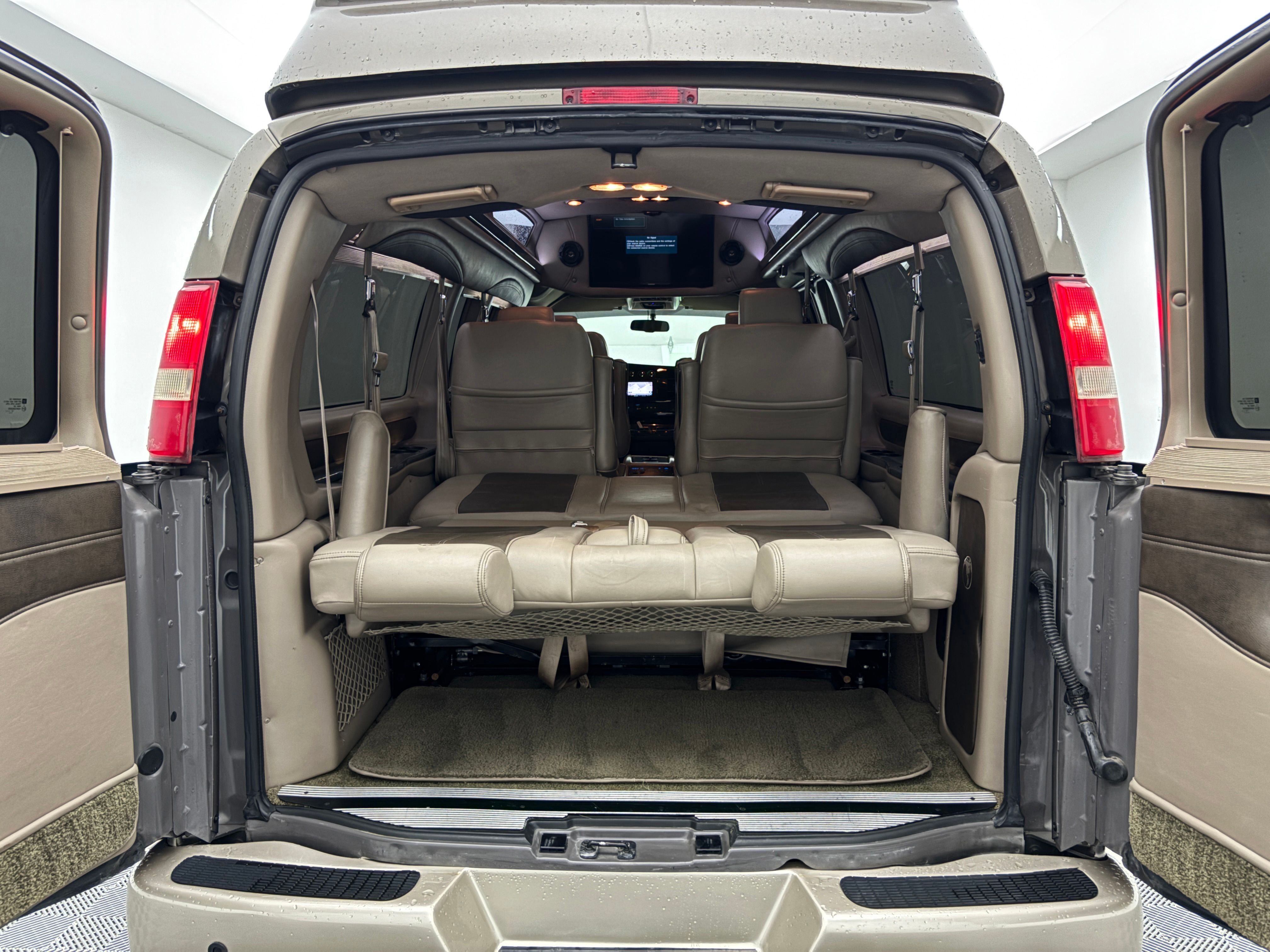 Used 2017 Brownstone Metallic Chevrolet Explorer Limited SE image 7