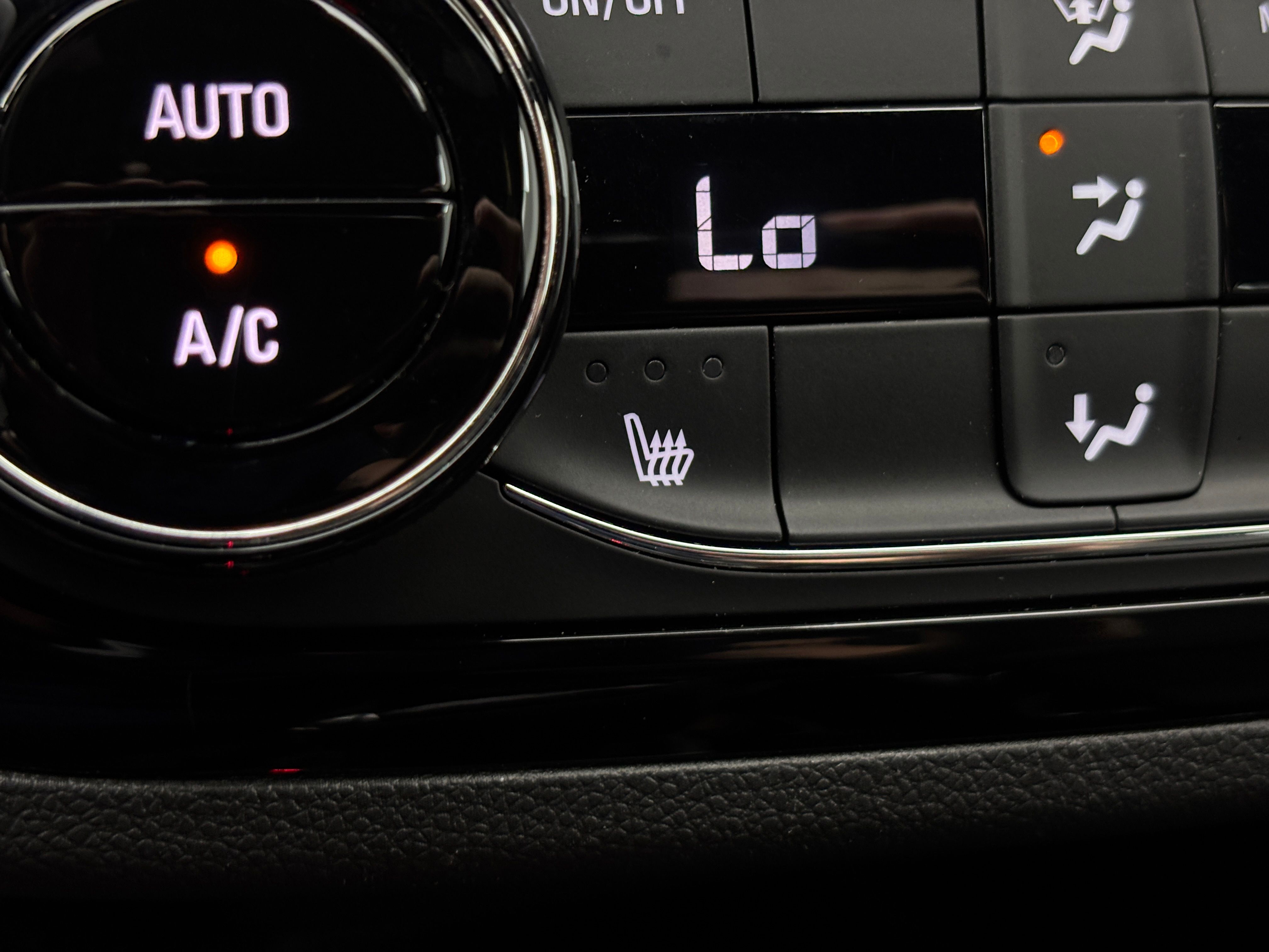 Used 2025 Summit White Buick Sport Touring image 5